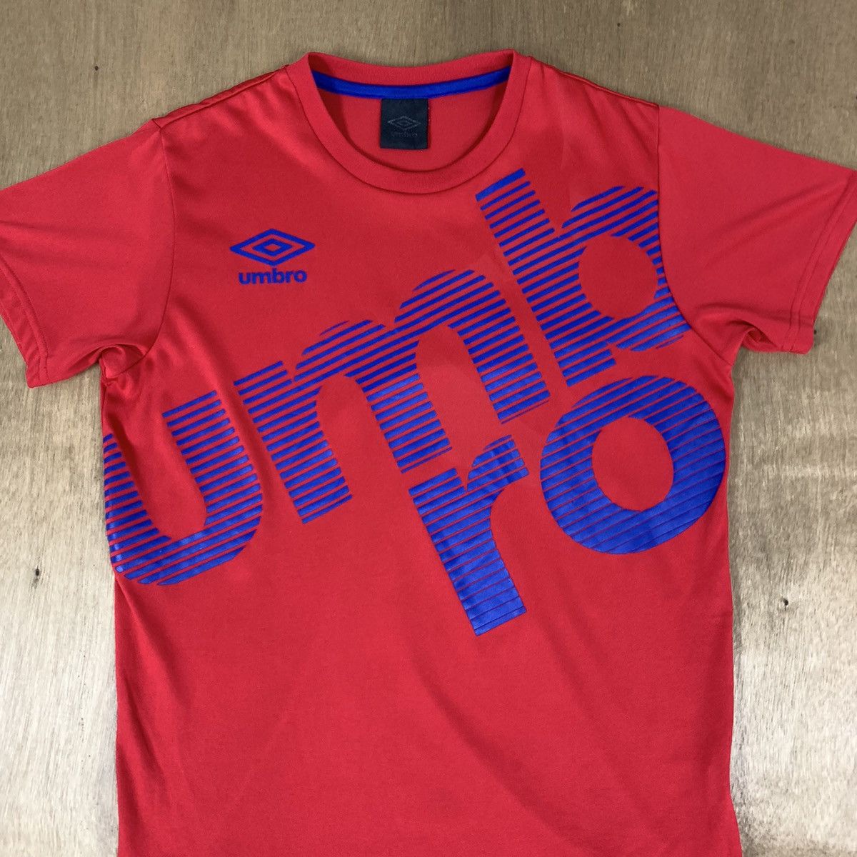 Descente UMBRO DESCENTE Spellout Big Logo Training Soccer Jersey Tee Size US S / EU 44-46 / 1 - 3 Thumbnail