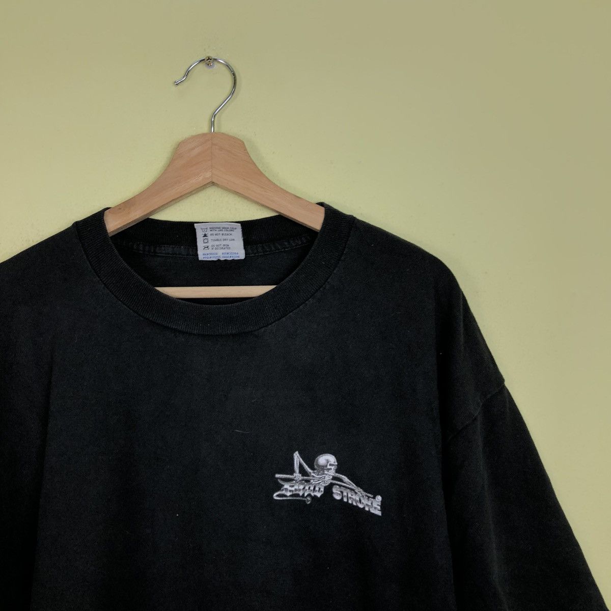 Vintage Vintage Middle Finger Big Logo T-Shirt Short Sleeve Size US XL / EU 56 / 4 - 4 Thumbnail