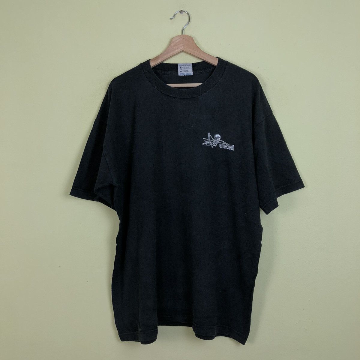 Vintage Vintage Middle Finger Big Logo T-Shirt Short Sleeve Size US XL / EU 56 / 4 - 2 Thumbnail