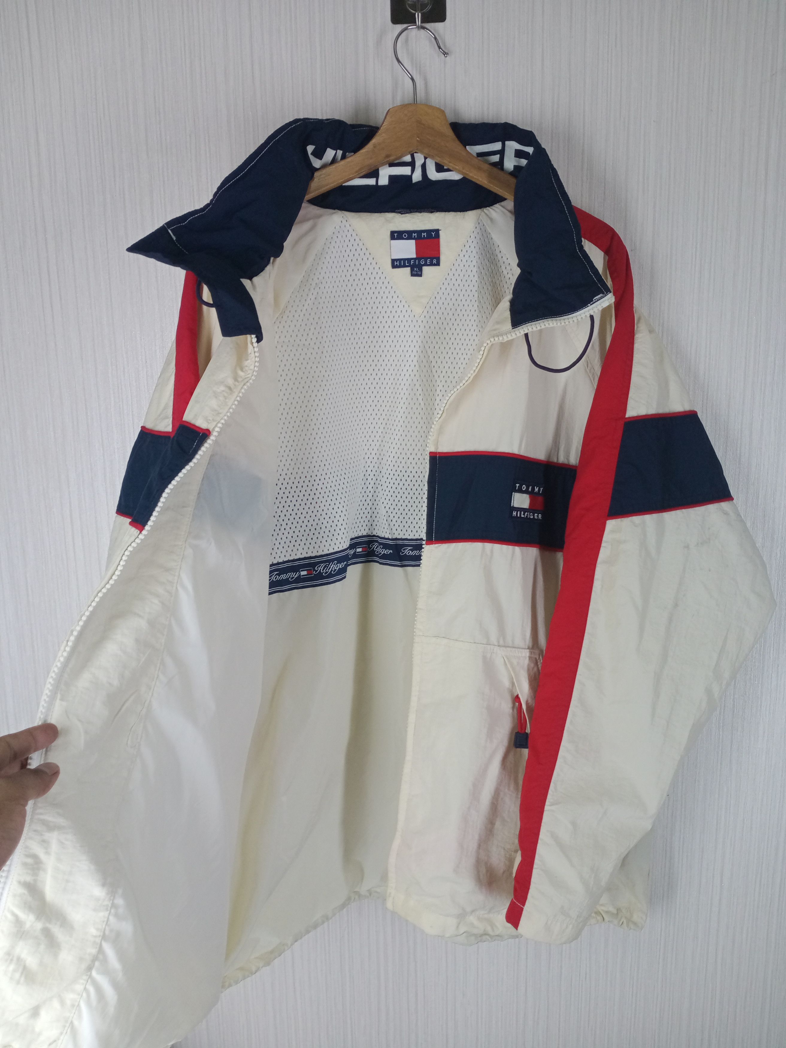 Tommy Hilfiger Rare Vintage Tommy Hilfiger Jacket Size US XL / EU 56 / 4 - 5 Thumbnail