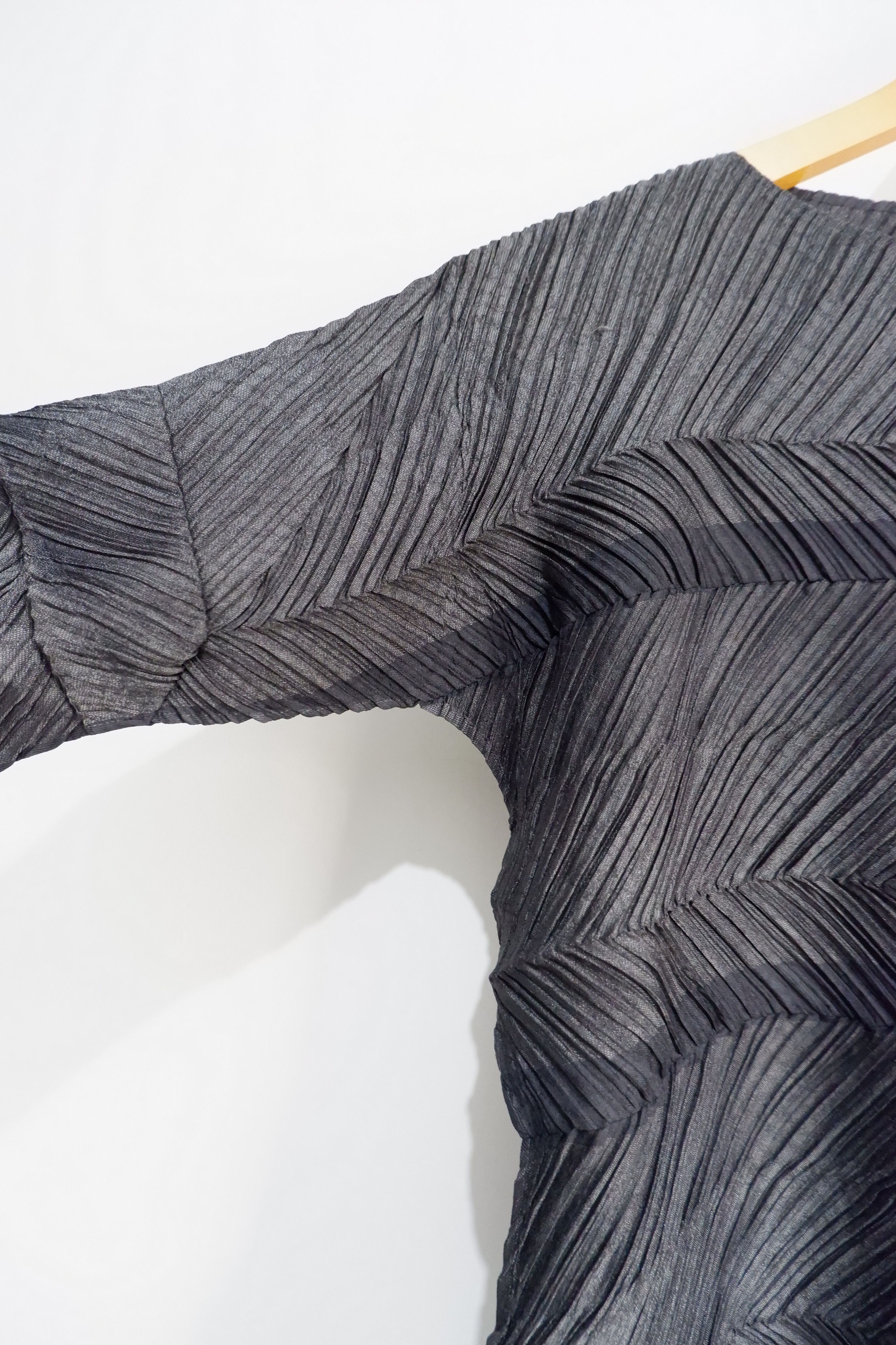 Pleats Please Issey Miyake 2010 Issey Miyake Asymetric Zigzag Pleats Blouse Size M / US 6-8 / IT 42-44 - 5 Thumbnail