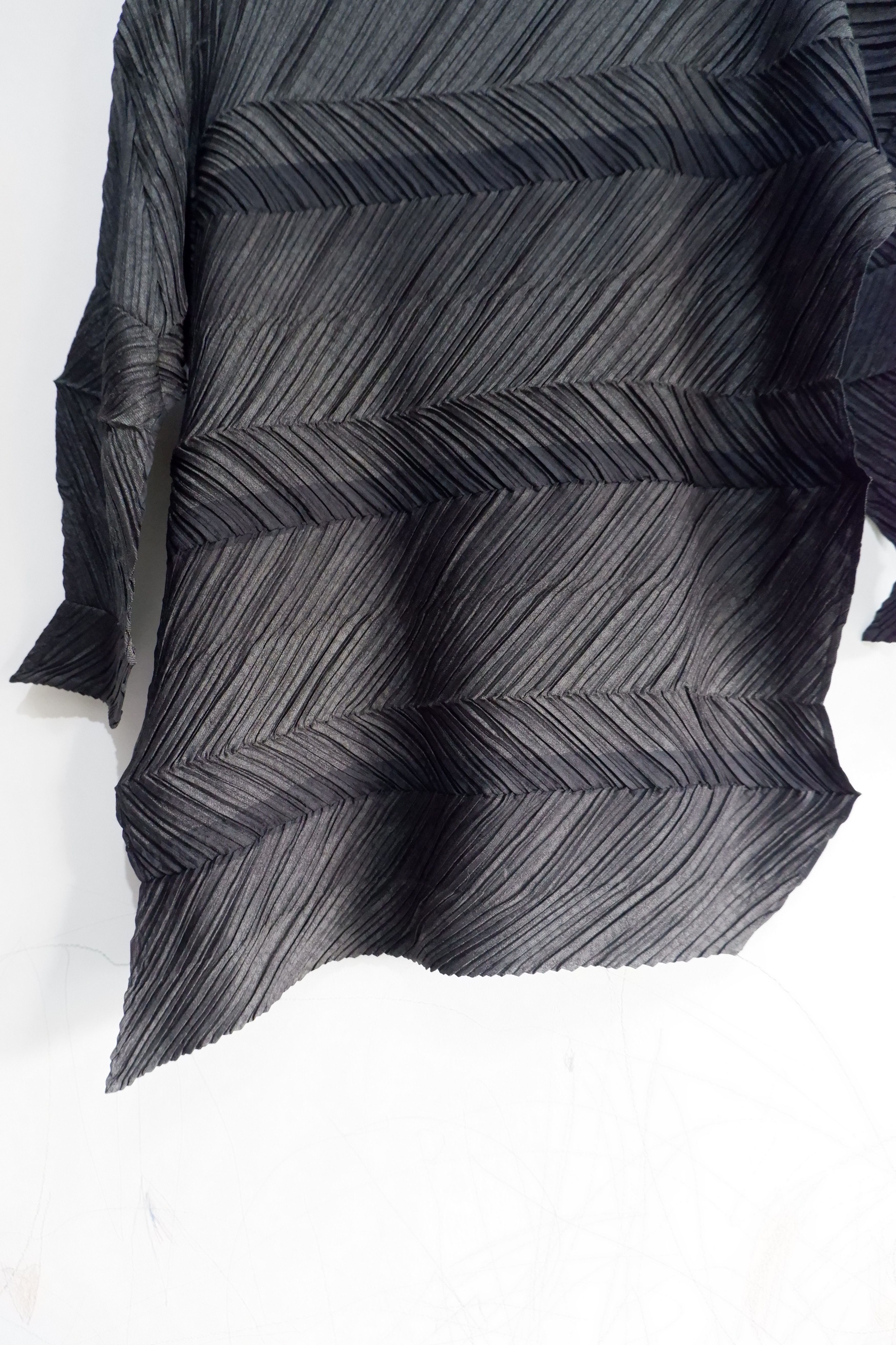 Pleats Please Issey Miyake 2010 Issey Miyake Asymetric Zigzag Pleats Blouse Size M / US 6-8 / IT 42-44 - 6 Thumbnail