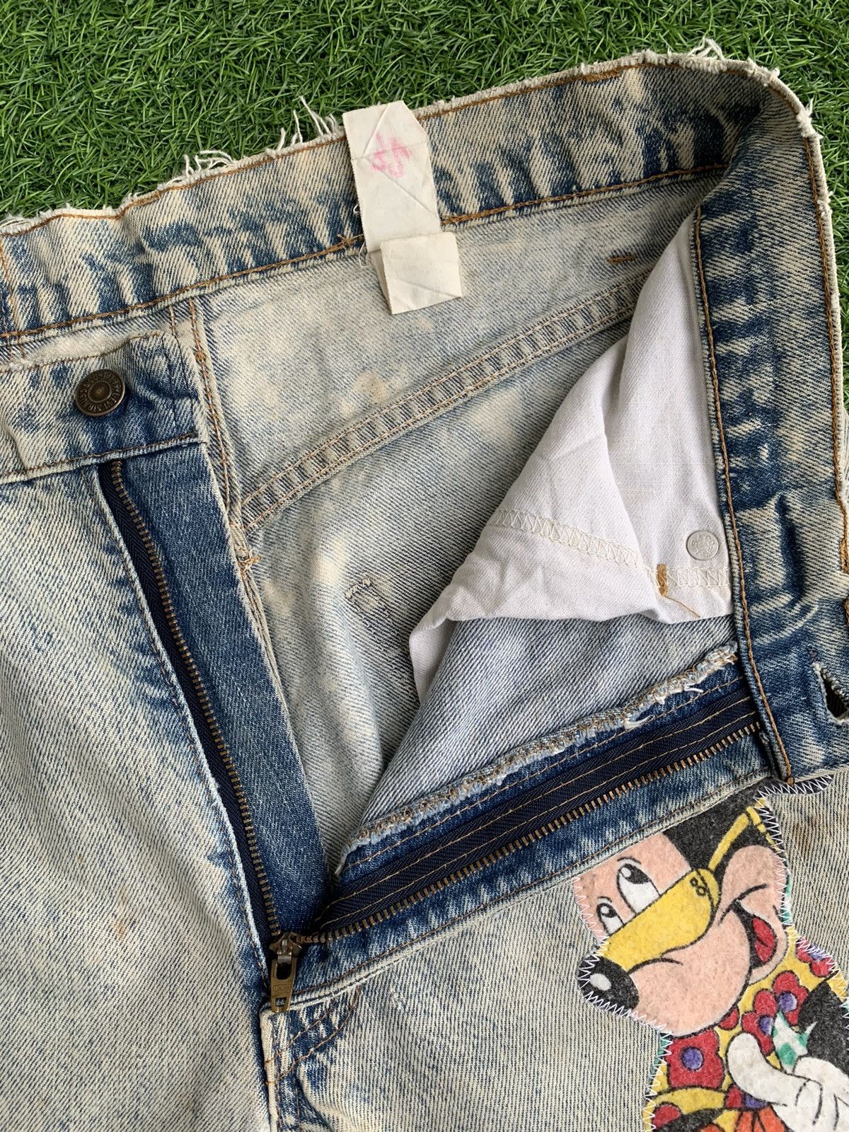 Levi's × Levi's Vintage Clothing × Too Cute Guetta Bros. Vintage Levis Too Cute Micky Mouse Patches Distressed Jeans Size US 31 - 10 Thumbnail