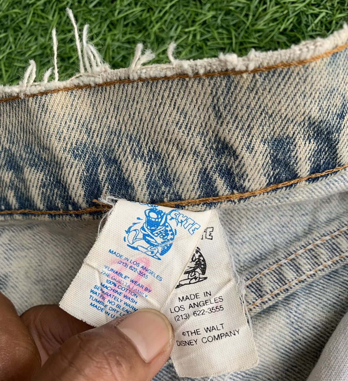 Levi's × Levi's Vintage Clothing × Too Cute Guetta Bros. Vintage Levis Too Cute Micky Mouse Patches Distressed Jeans Size US 31 - 9 Thumbnail