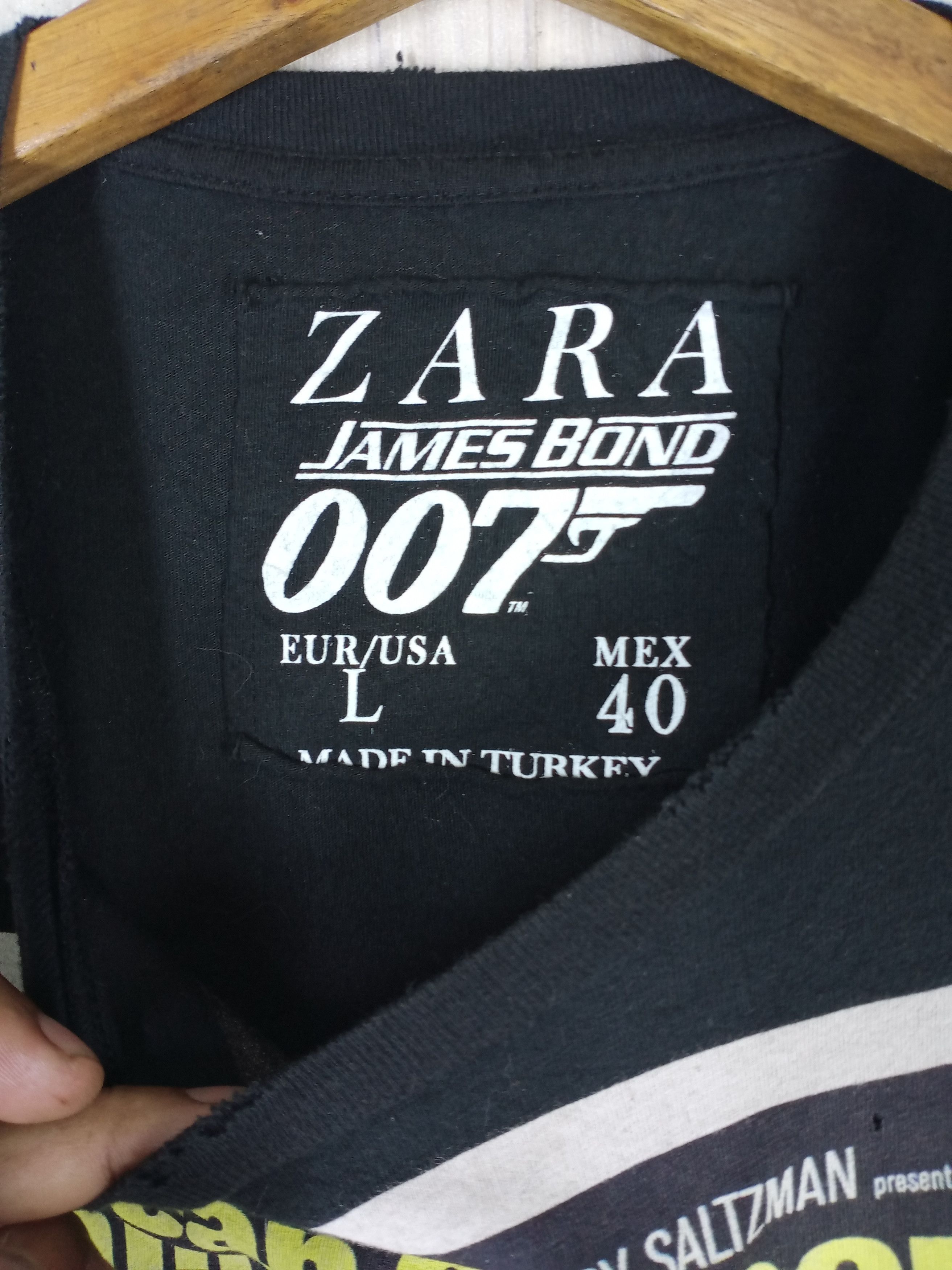 Vintage JAMES BOND 007 MOVIE TSHIRT Size US L / EU 52-54 / 3 - 6 Thumbnail