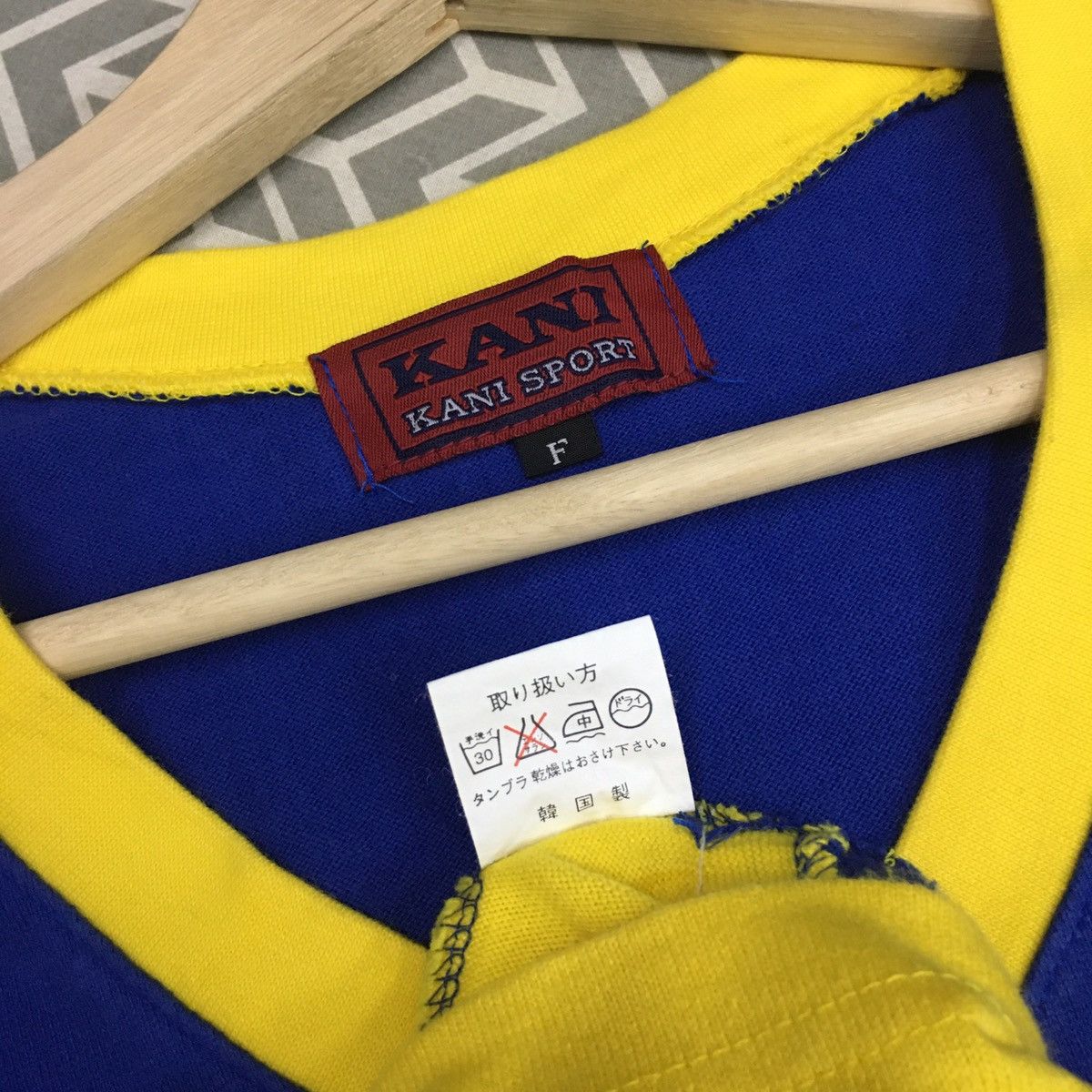 Karl Kani Rare Karl Kani Sport All Logo&Spellout Embroidery Vneck Tee Size US XL / EU 56 / 4 - 11 Thumbnail