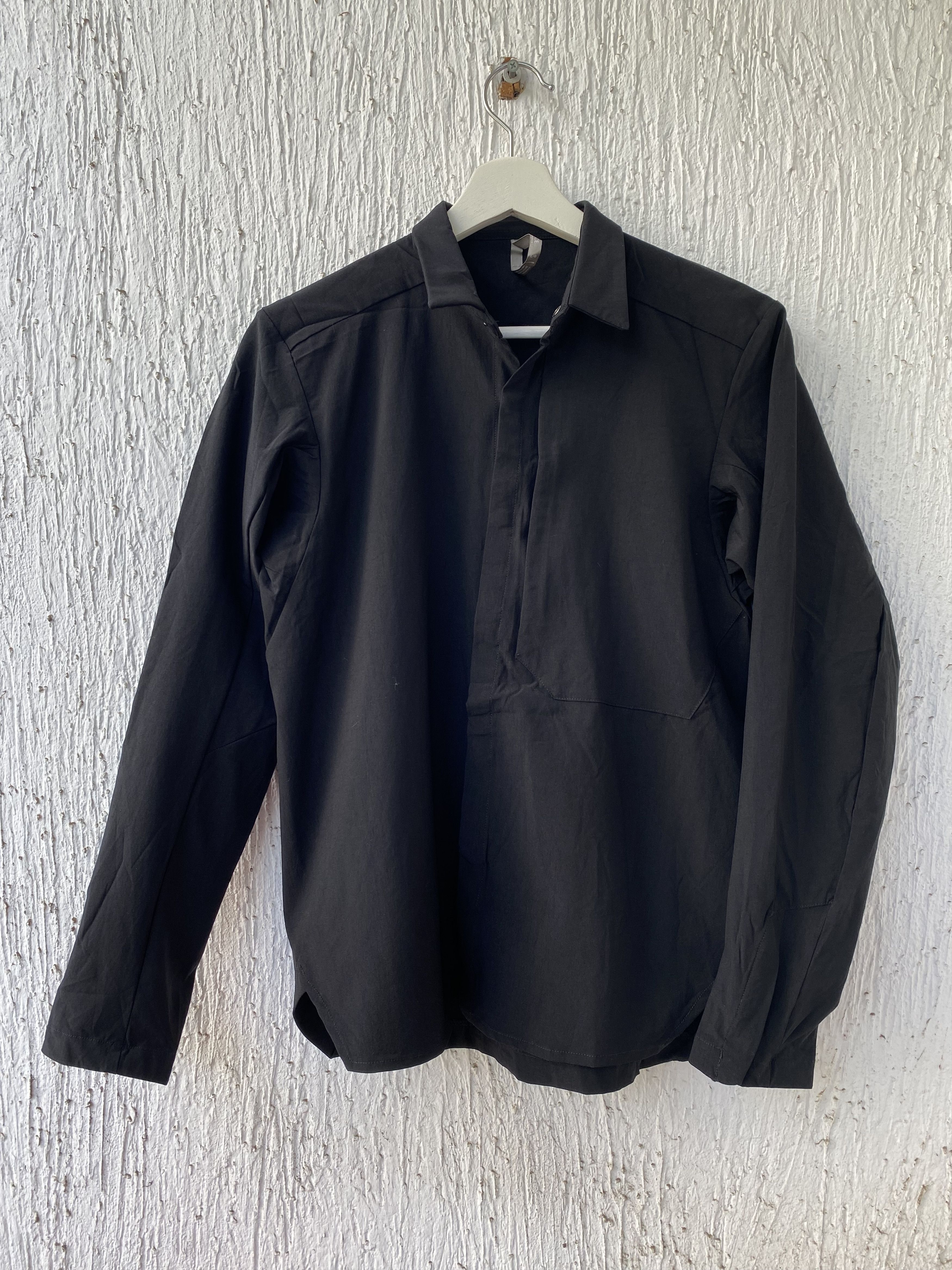 zipped pocket shirt