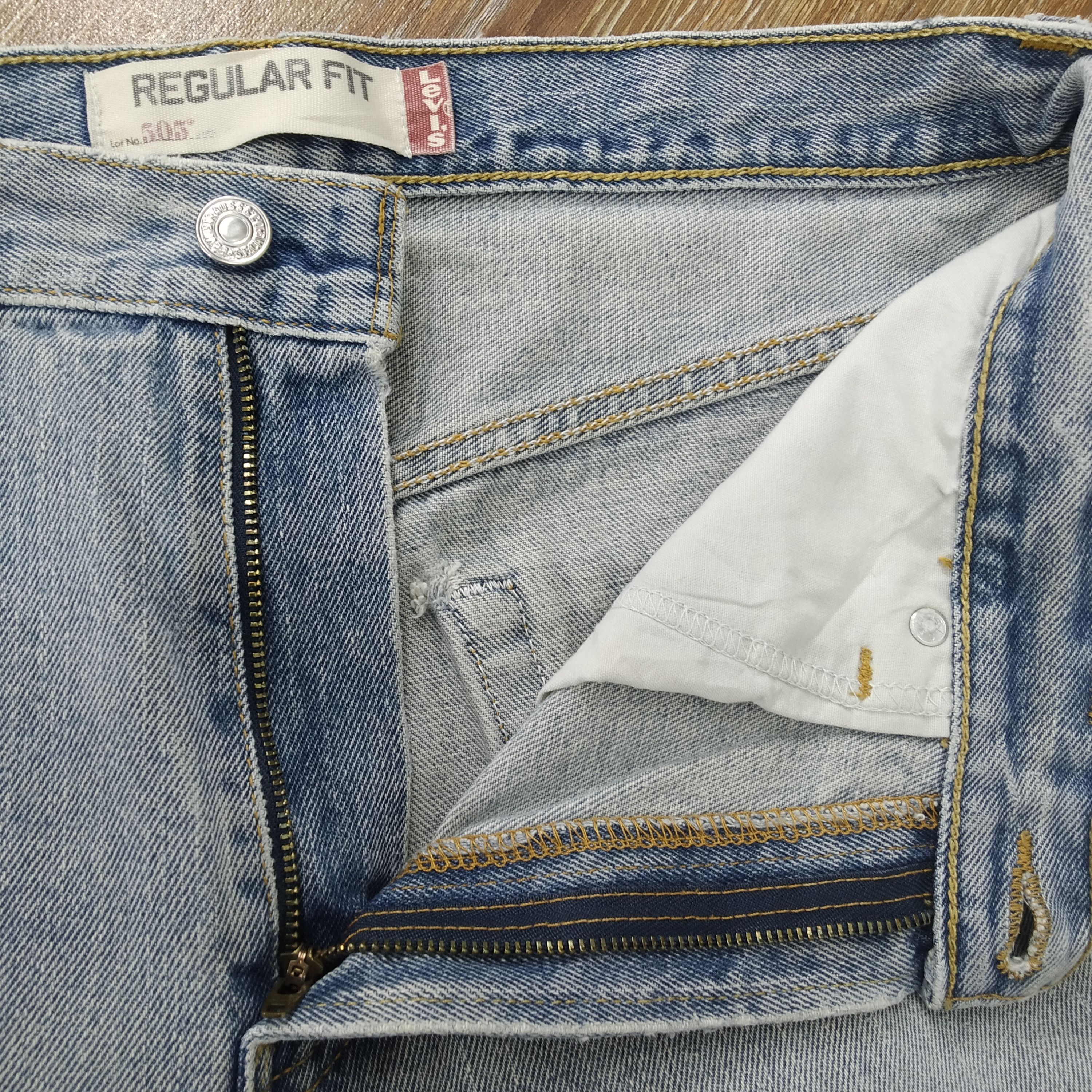 Levi's Vintage 90s Levi's 505 Regular Fit Faded Blue Jeans Ripped Size US 34 / EU 50 - 12 Thumbnail