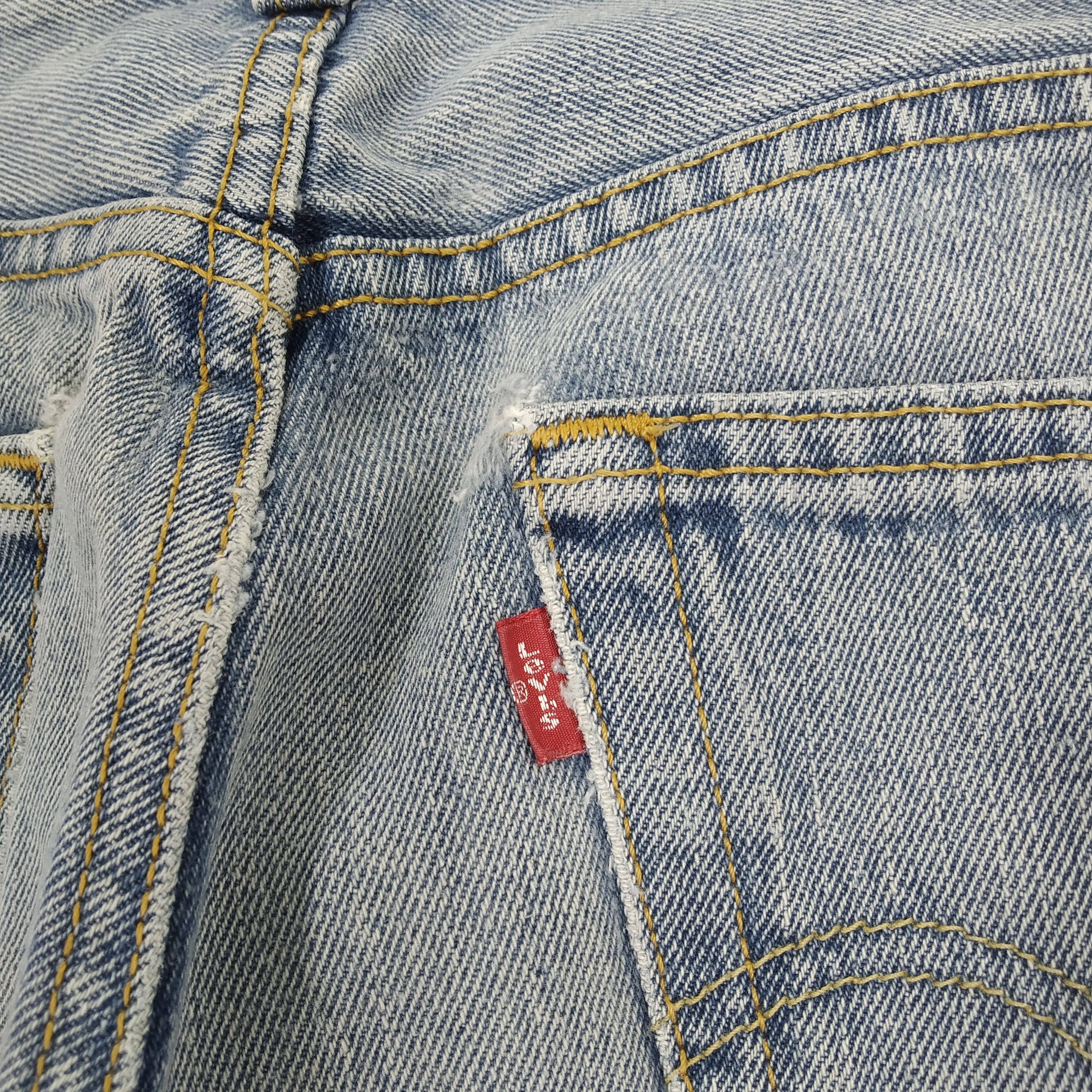 Levi's Vintage 90s Levi's 505 Regular Fit Faded Blue Jeans Ripped Size US 34 / EU 50 - 9 Thumbnail
