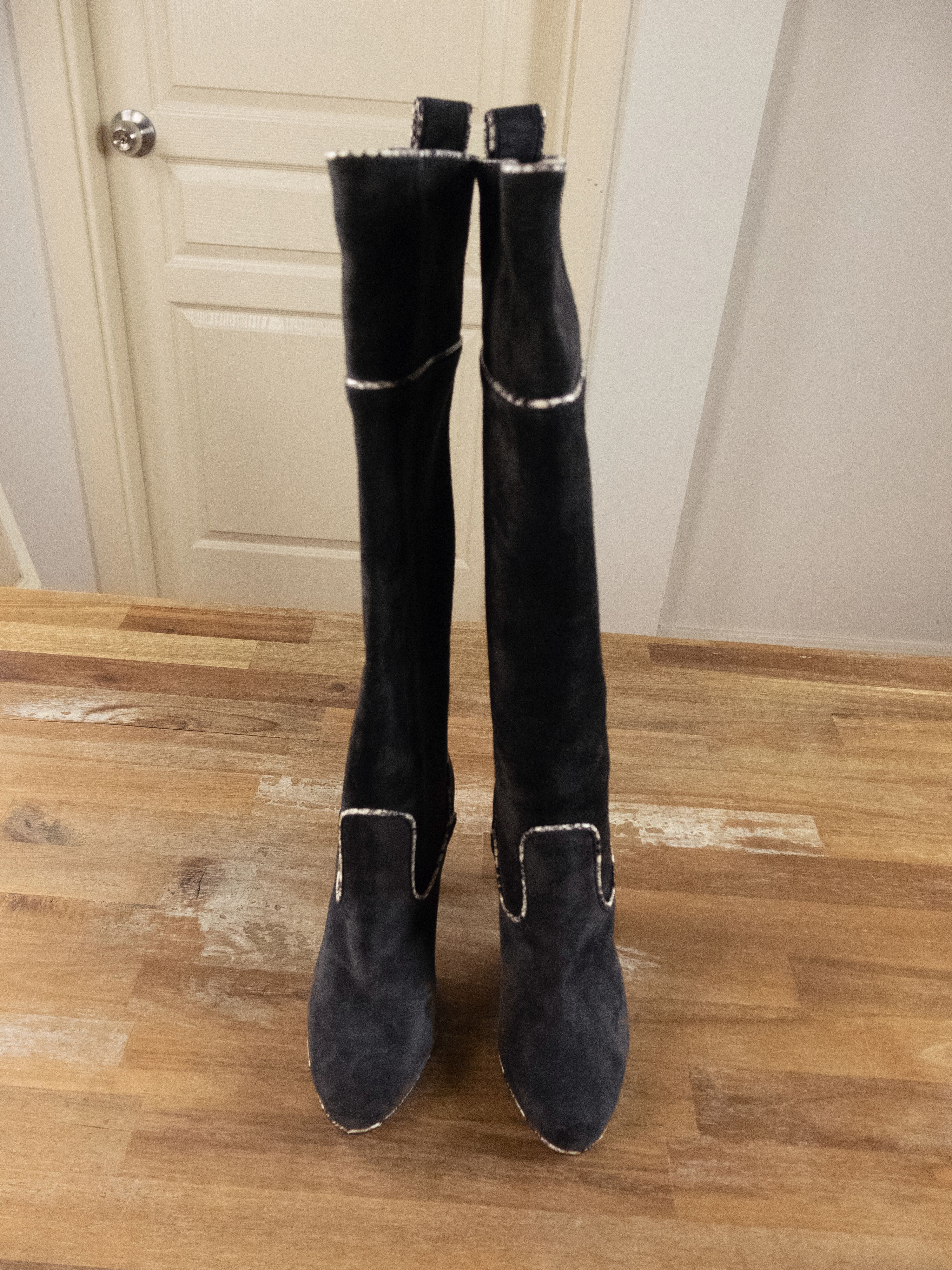 Christian Louboutin CHRISTIAN LOUBOUTIN Louloubotta gray black suede boots 8 38 Size US 8 / IT 38 - 3 Thumbnail
