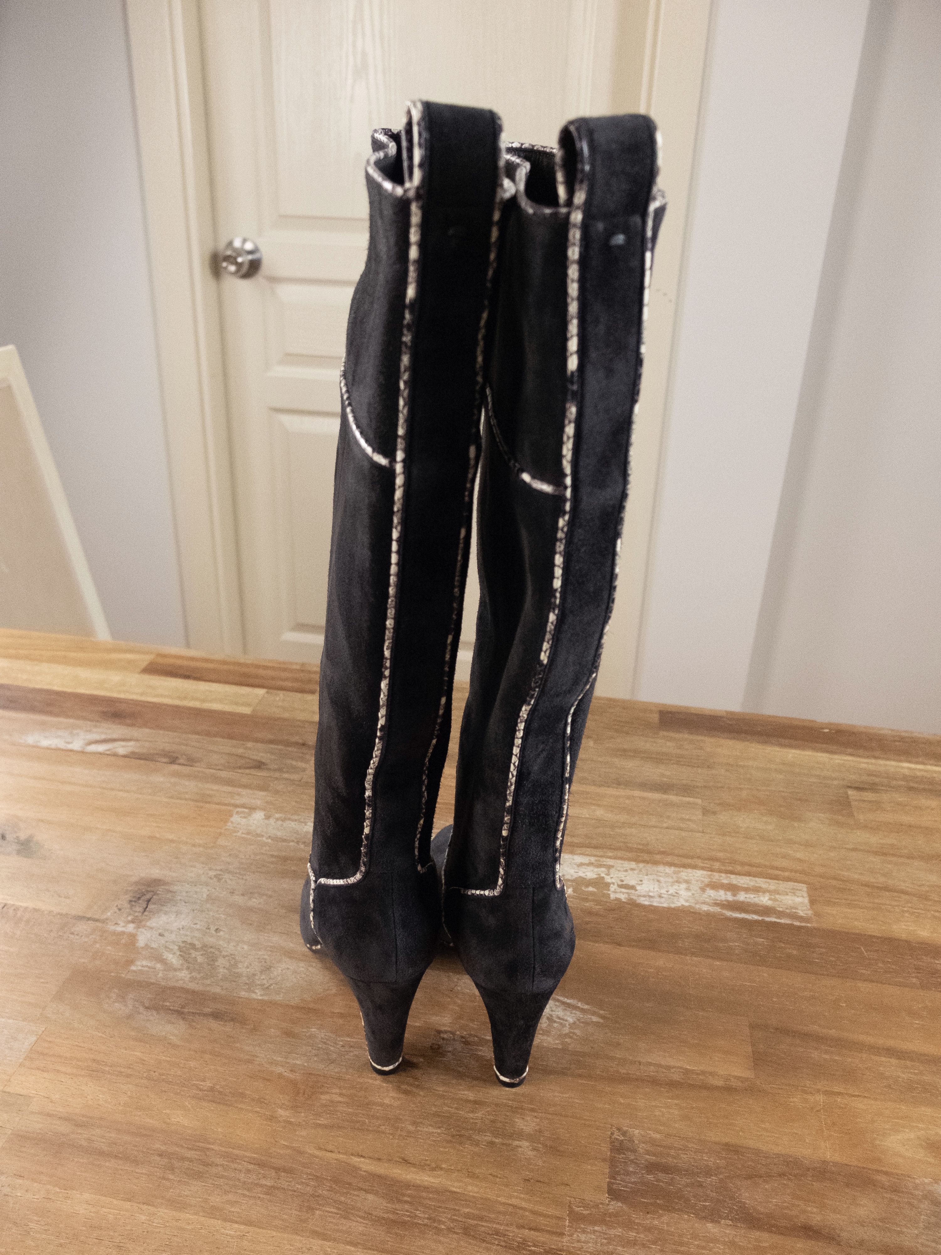 Christian Louboutin CHRISTIAN LOUBOUTIN Louloubotta gray black suede boots 8 38 Size US 8 / IT 38 - 5 Thumbnail