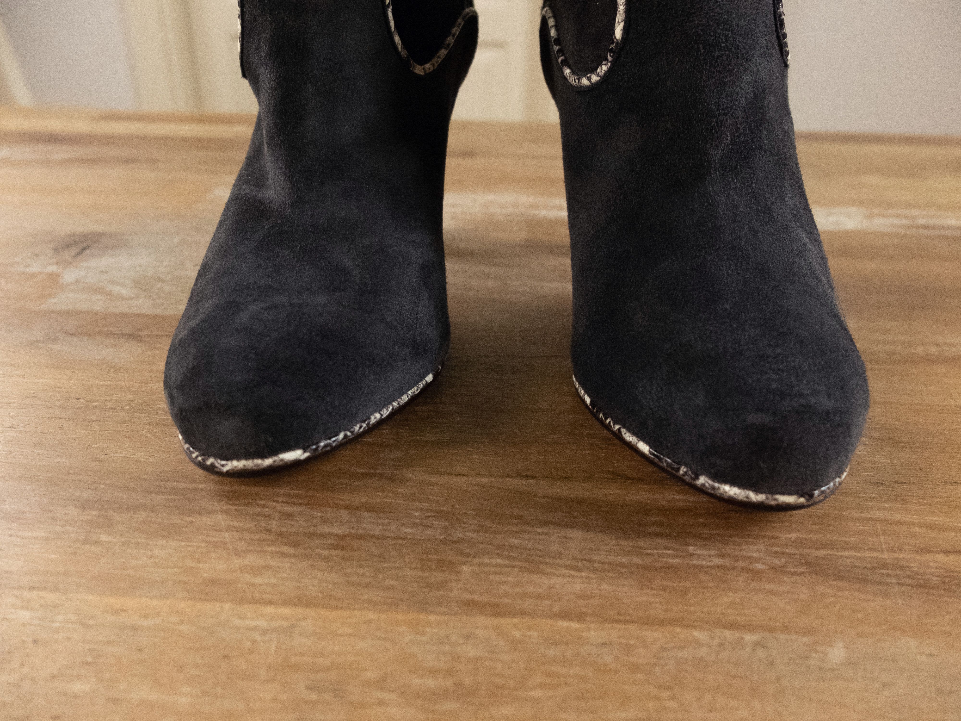 Christian Louboutin CHRISTIAN LOUBOUTIN Louloubotta gray black suede boots 8 38 Size US 8 / IT 38 - 4 Thumbnail