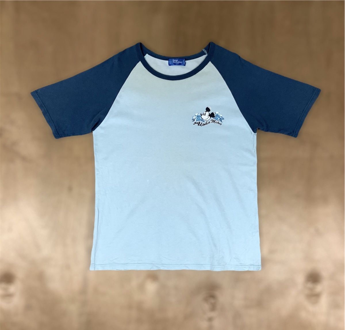 Mickey Mouse DISNEY MICKEY MOUSE Aloha Hawaii BigLogo Raglan Surf Tshirt Size US S / EU 44-46 / 1 - 2 Thumbnail