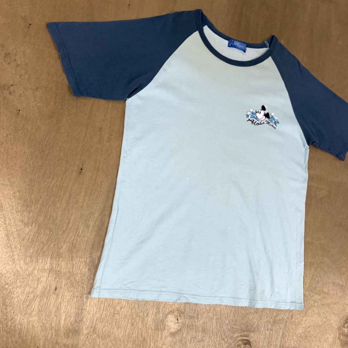 Mickey Mouse DISNEY MICKEY MOUSE Aloha Hawaii BigLogo Raglan Surf Tshirt Size US S / EU 44-46 / 1 - 5 Thumbnail