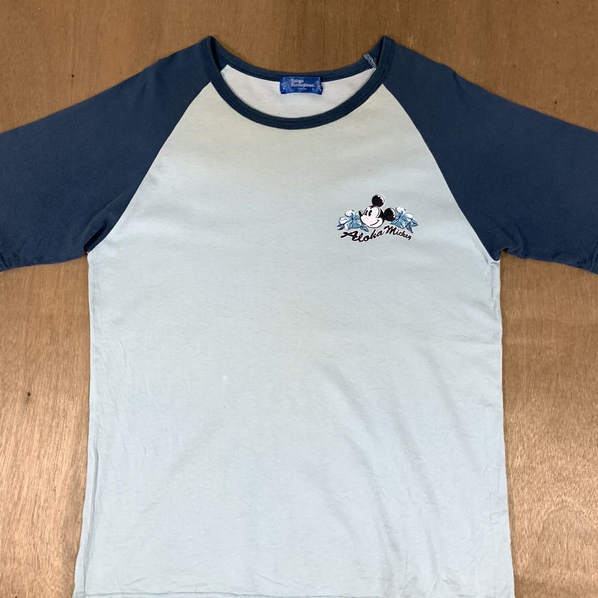 Mickey Mouse DISNEY MICKEY MOUSE Aloha Hawaii BigLogo Raglan Surf Tshirt Size US S / EU 44-46 / 1 - 3 Thumbnail
