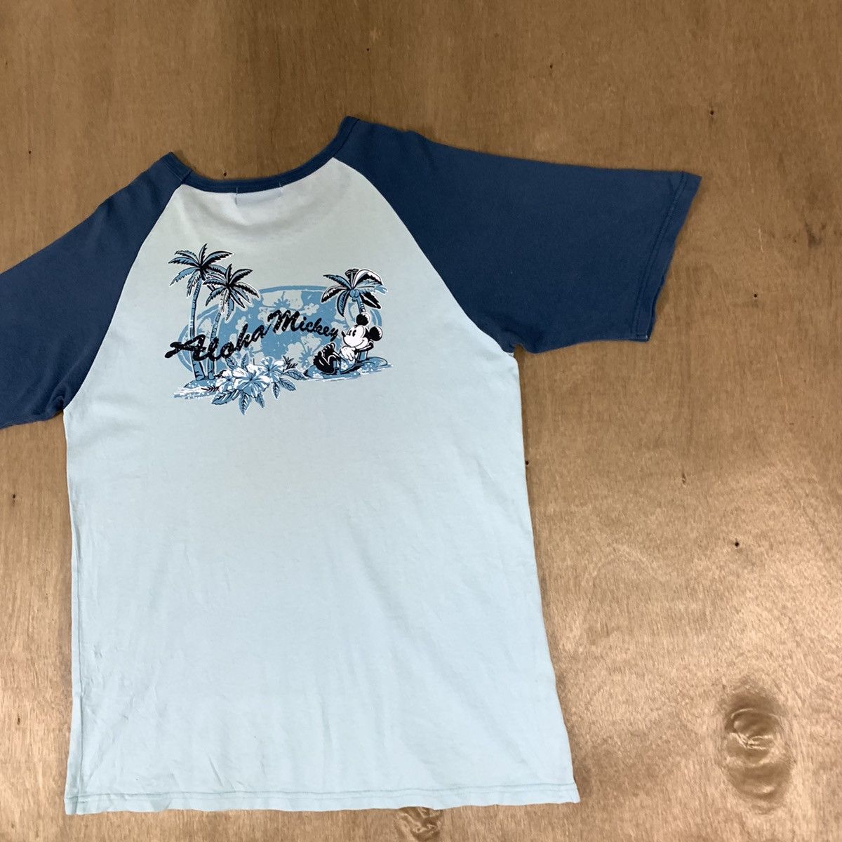 Mickey Mouse DISNEY MICKEY MOUSE Aloha Hawaii BigLogo Raglan Surf Tshirt Size US S / EU 44-46 / 1 - 12 Thumbnail