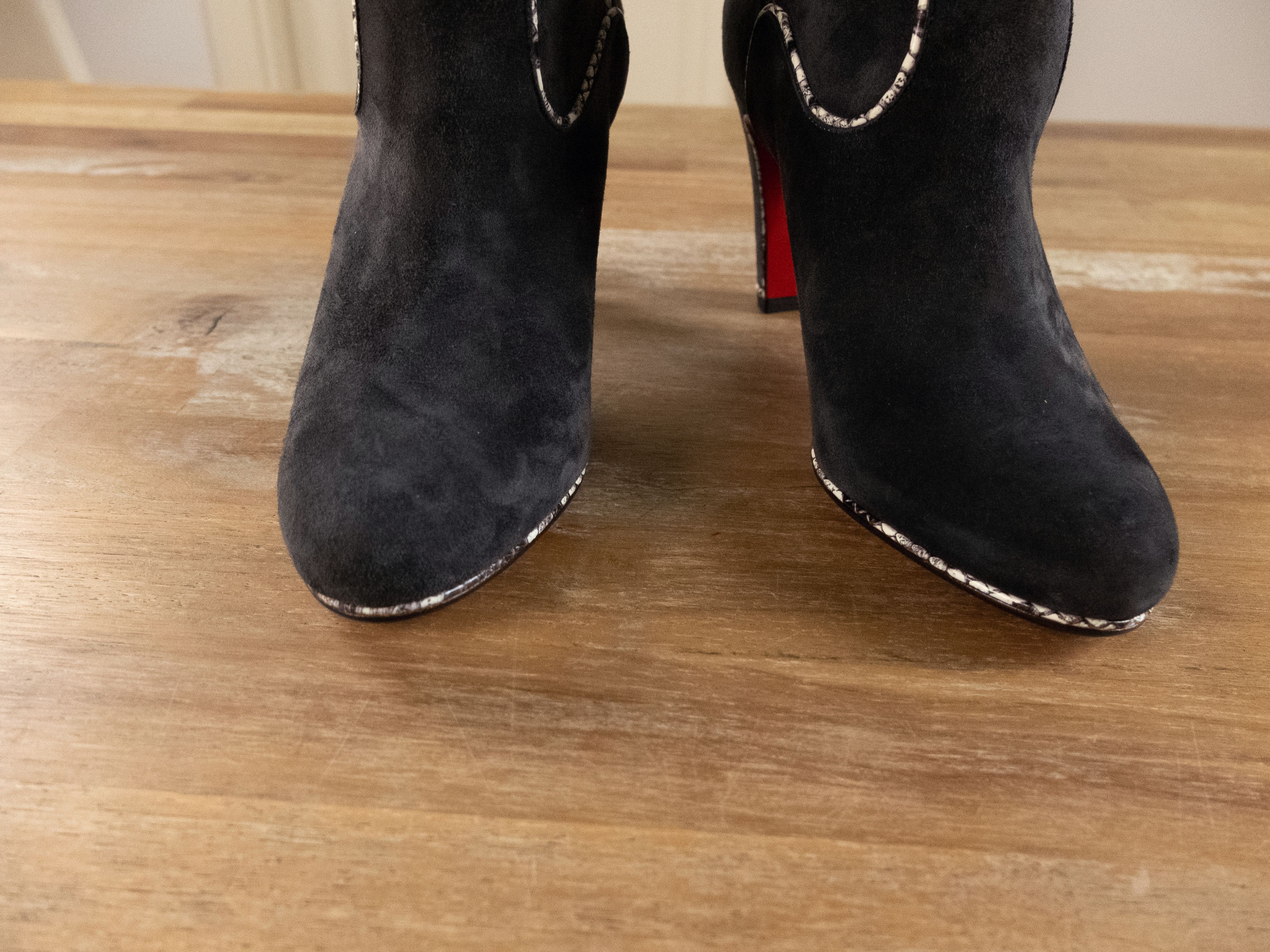 Christian Louboutin CHRISTIAN LOUBOUTIN Louloubotta gray black suede boots 38.5 Size US 8.5 / IT 38.5 - 4 Thumbnail