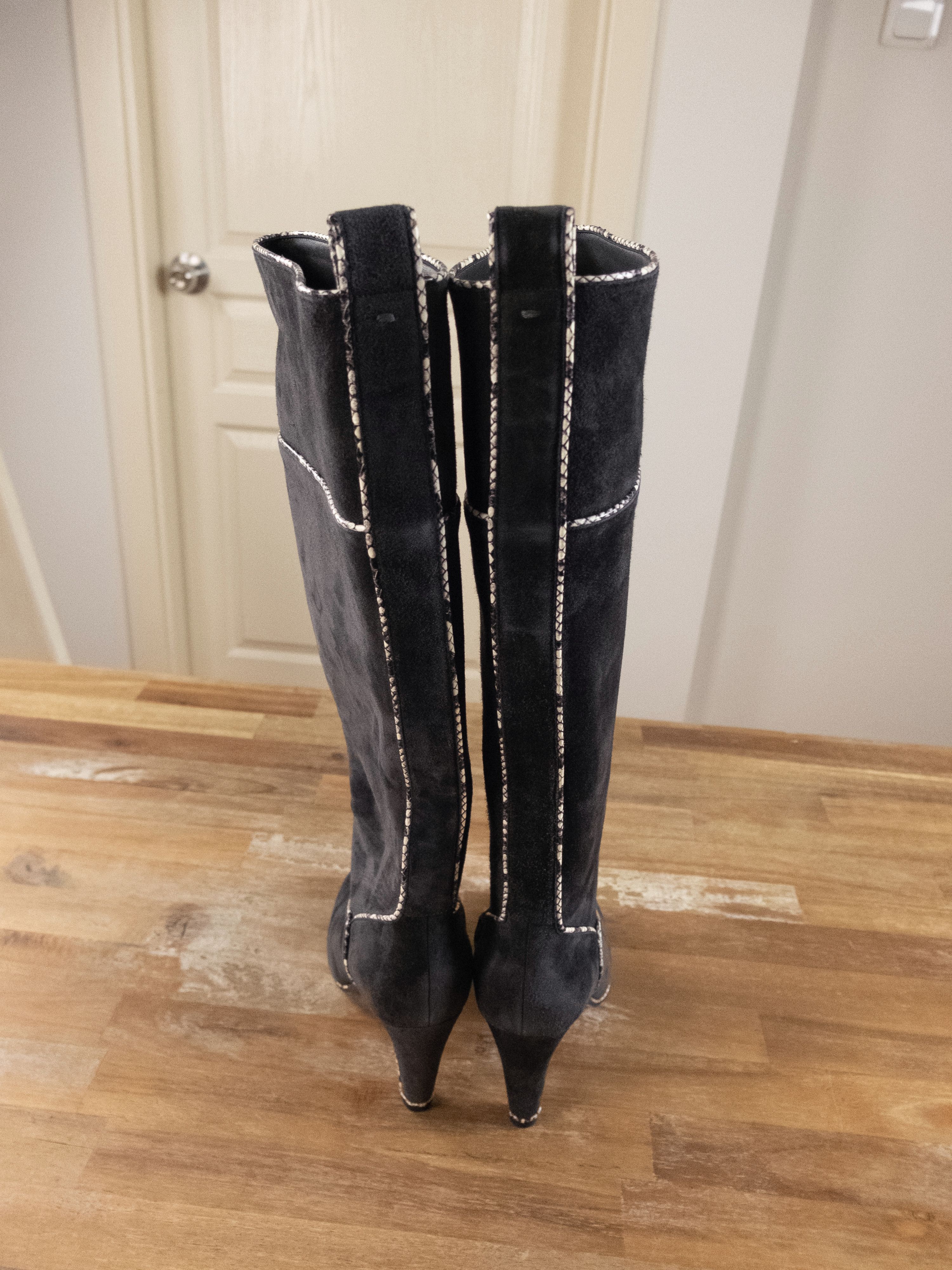 Christian Louboutin CHRISTIAN LOUBOUTIN Louloubotta gray black suede boots 38.5 Size US 8.5 / IT 38.5 - 5 Thumbnail