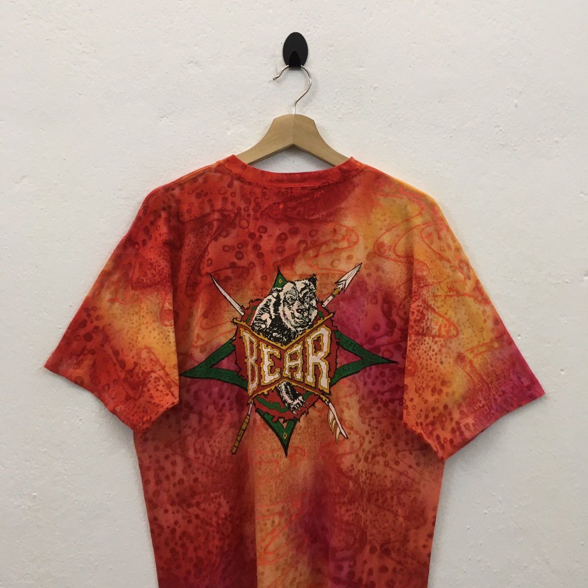 Vintage Rare Vintage 90s Bear Surfboard Tye Dye Tshirt Size US L / EU 52-54 / 3 - 9 Thumbnail