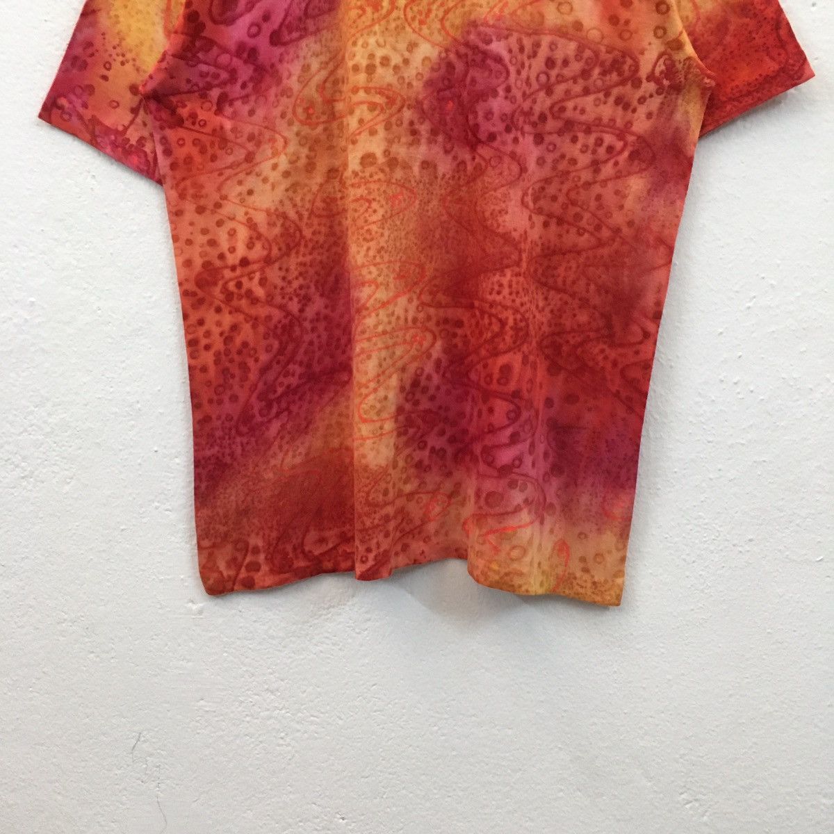 Vintage Rare Vintage 90s Bear Surfboard Tye Dye Tshirt Size US L / EU 52-54 / 3 - 11 Thumbnail