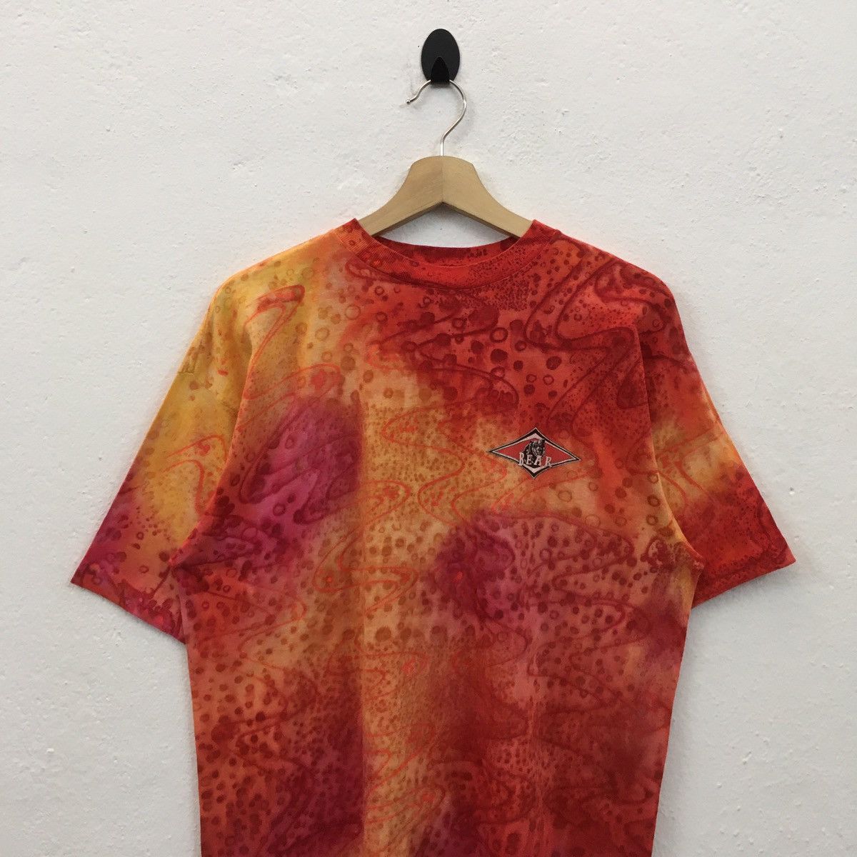 Vintage Rare Vintage 90s Bear Surfboard Tye Dye Tshirt Size US L / EU 52-54 / 3 - 10 Thumbnail