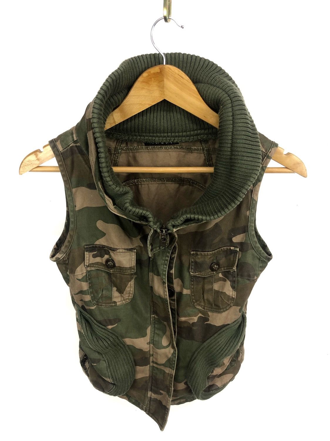 Japanese Brand Japanese brand ingni tactical vest camo Size US S / EU 44-46 / 1 - 1 Thumbnail