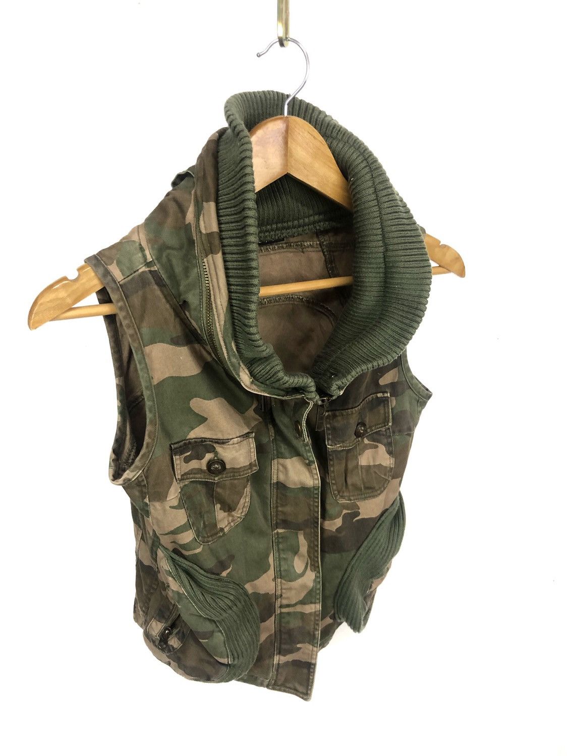 Japanese Brand Japanese brand ingni tactical vest camo Size US S / EU 44-46 / 1 - 5 Thumbnail