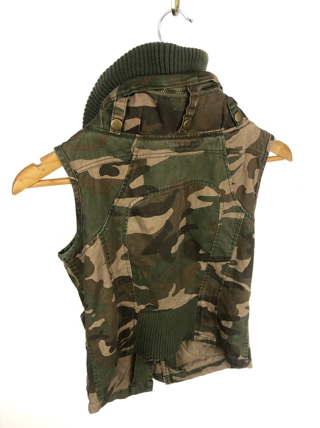Japanese Brand Japanese brand ingni tactical vest camo Size US S / EU 44-46 / 1 - 7 Thumbnail
