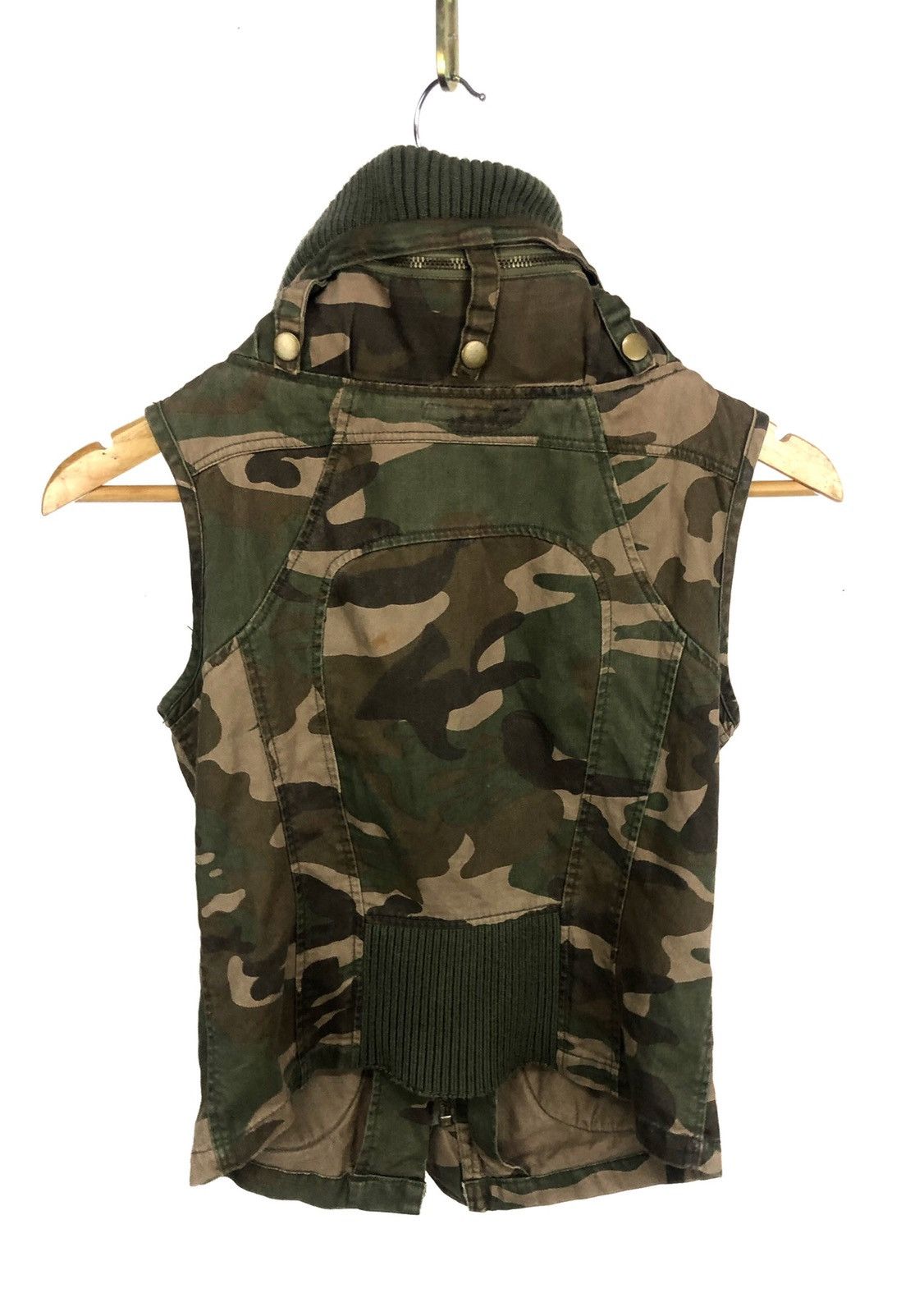 Japanese Brand Japanese brand ingni tactical vest camo Size US S / EU 44-46 / 1 - 8 Thumbnail
