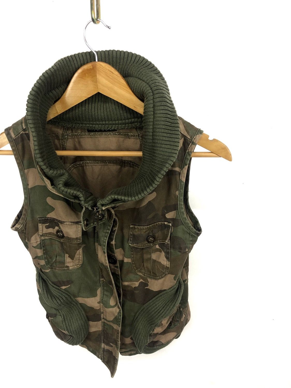 Japanese Brand Japanese brand ingni tactical vest camo Size US S / EU 44-46 / 1 - 3 Thumbnail
