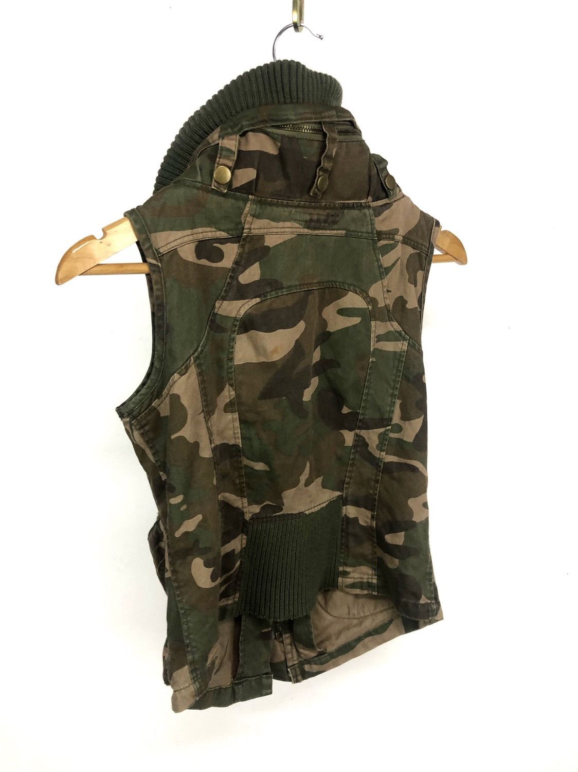 Japanese Brand Japanese brand ingni tactical vest camo Size US S / EU 44-46 / 1 - 6 Thumbnail