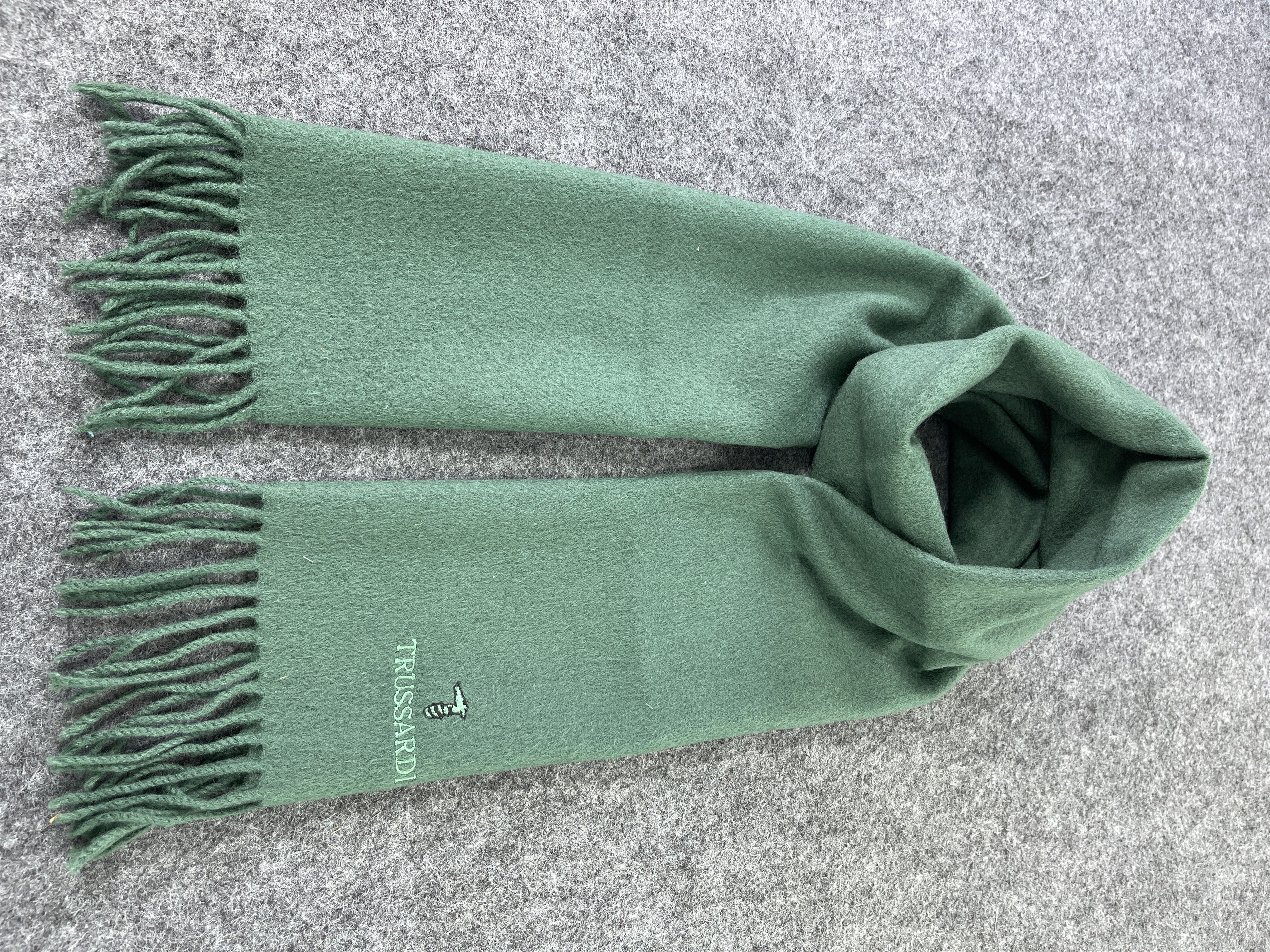 Trussardi Scarf / Muffler / Neckwear T322