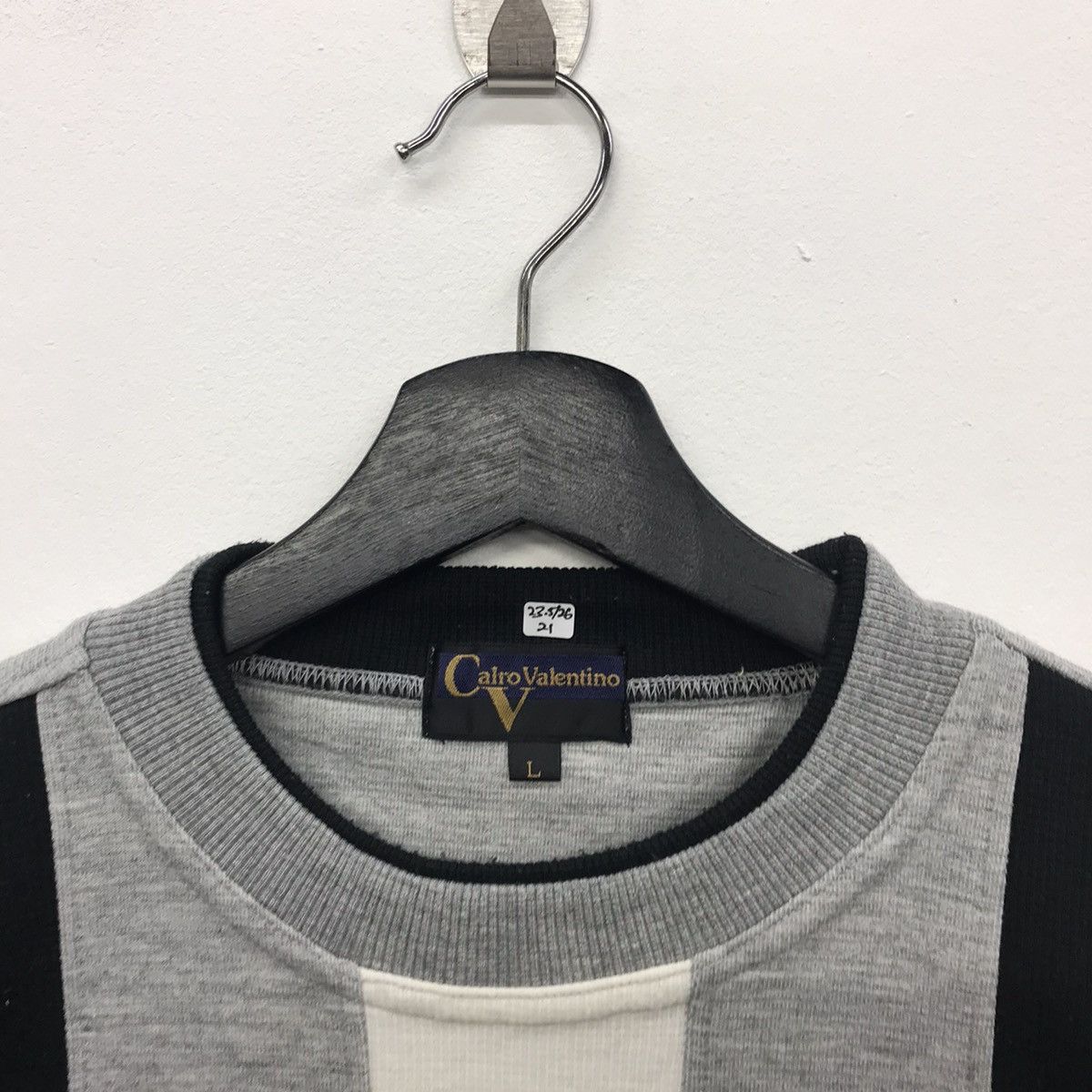 Designer × Valentino × Vintage Rare!! Vintage Carlo Valentino Embroidery Sweatshirt Size US L / EU 52-54 / 3 - 3 Thumbnail