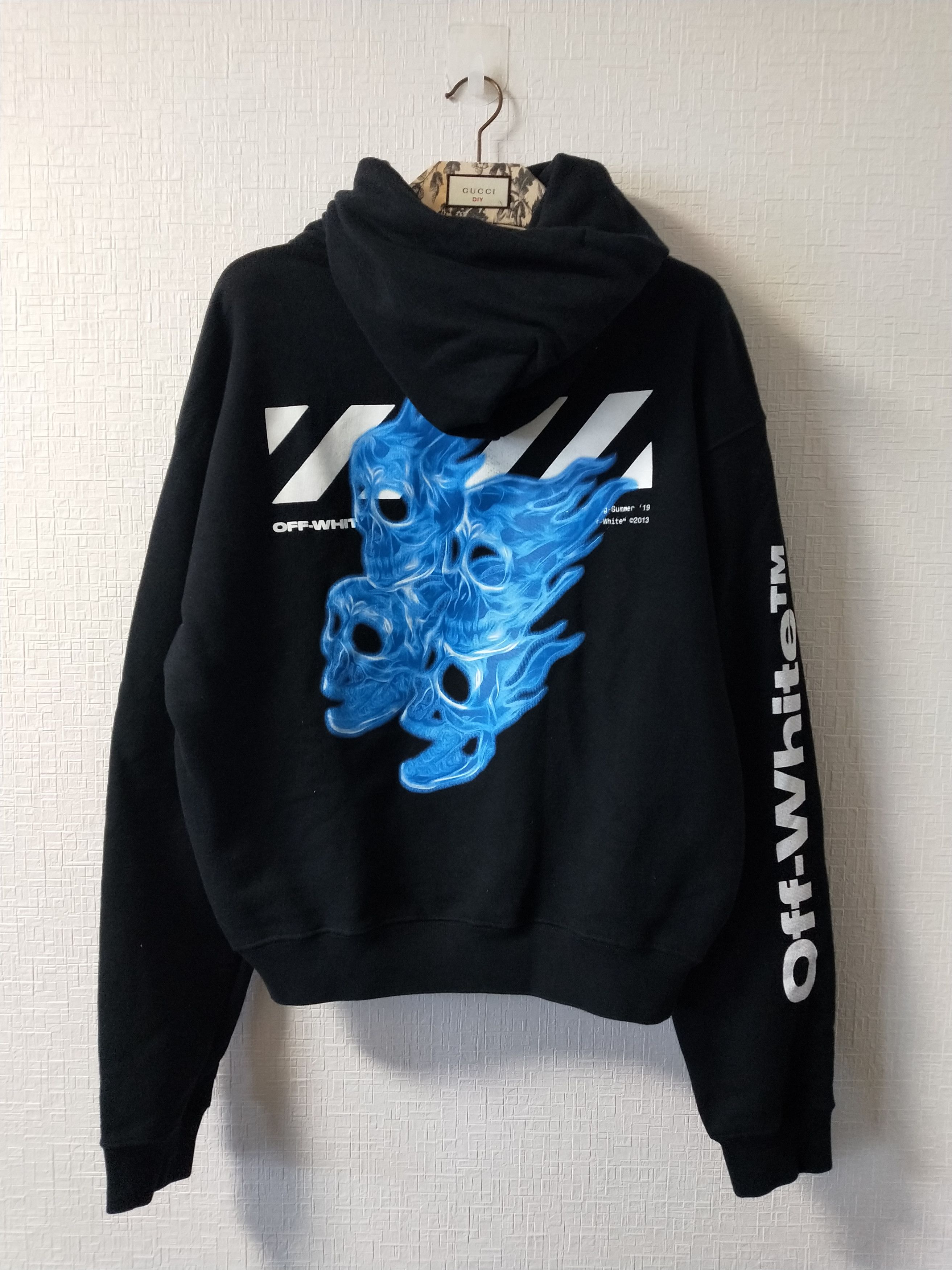 Off white deals diag skulls hoodie