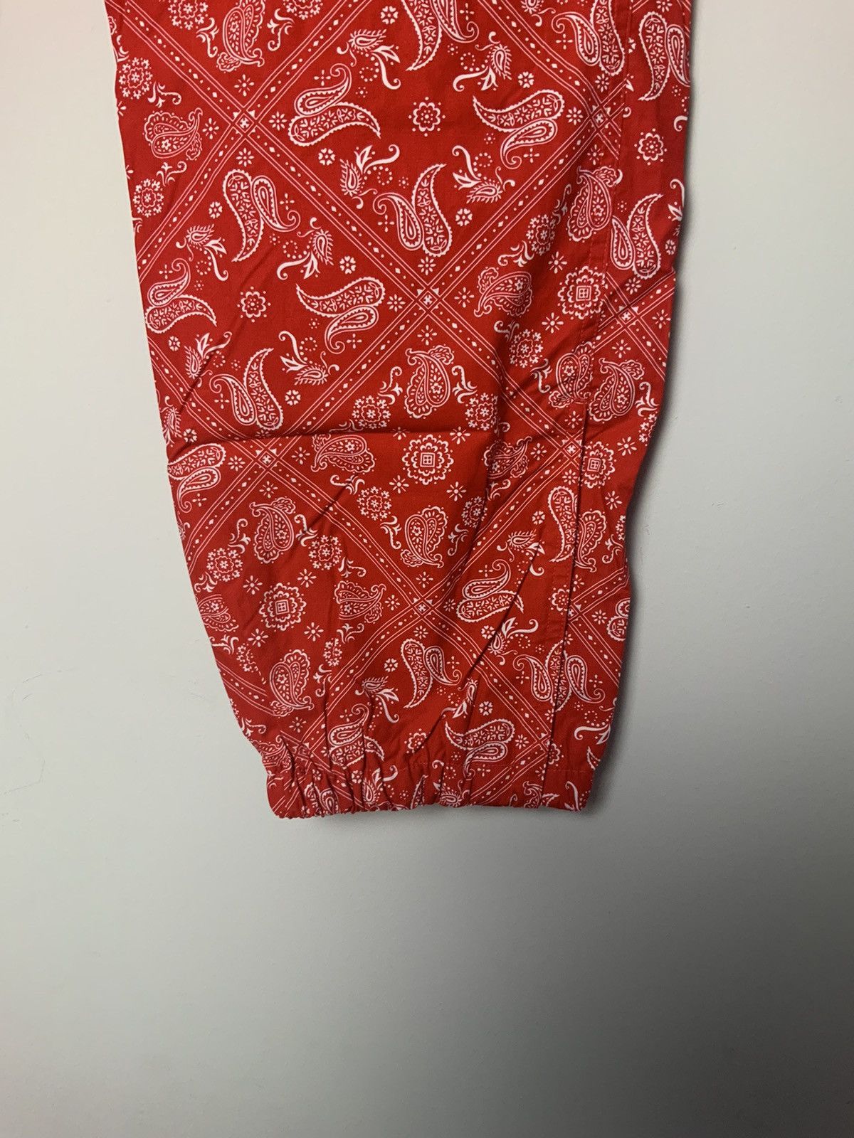 Supreme Supreme Paisley Bandana Track Pants Red Medium Size US 32 / EU 48 - 3 Thumbnail