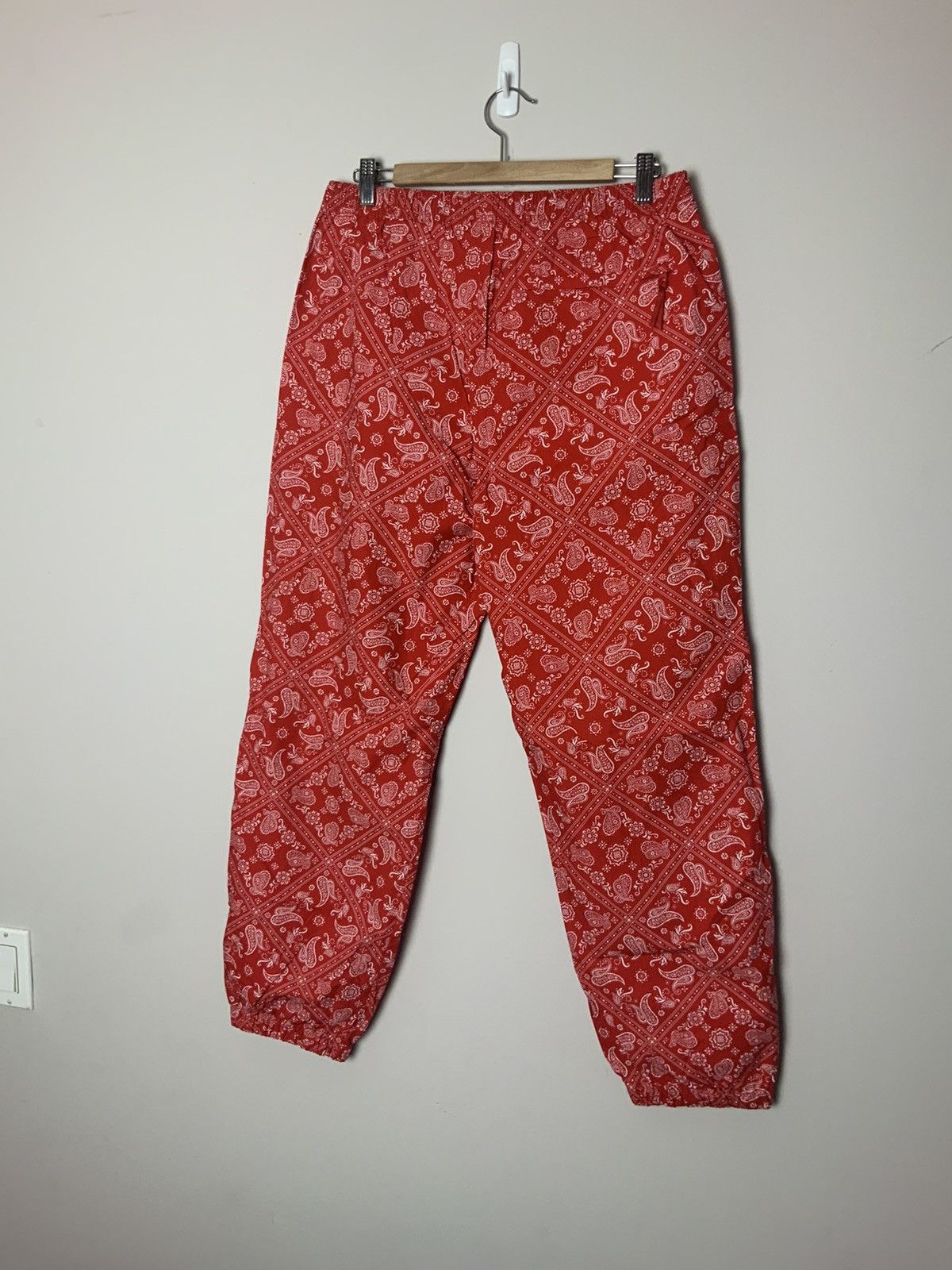 Supreme Supreme Paisley Bandana Track Pants Red Medium Size US 32 / EU 48 - 8 Thumbnail