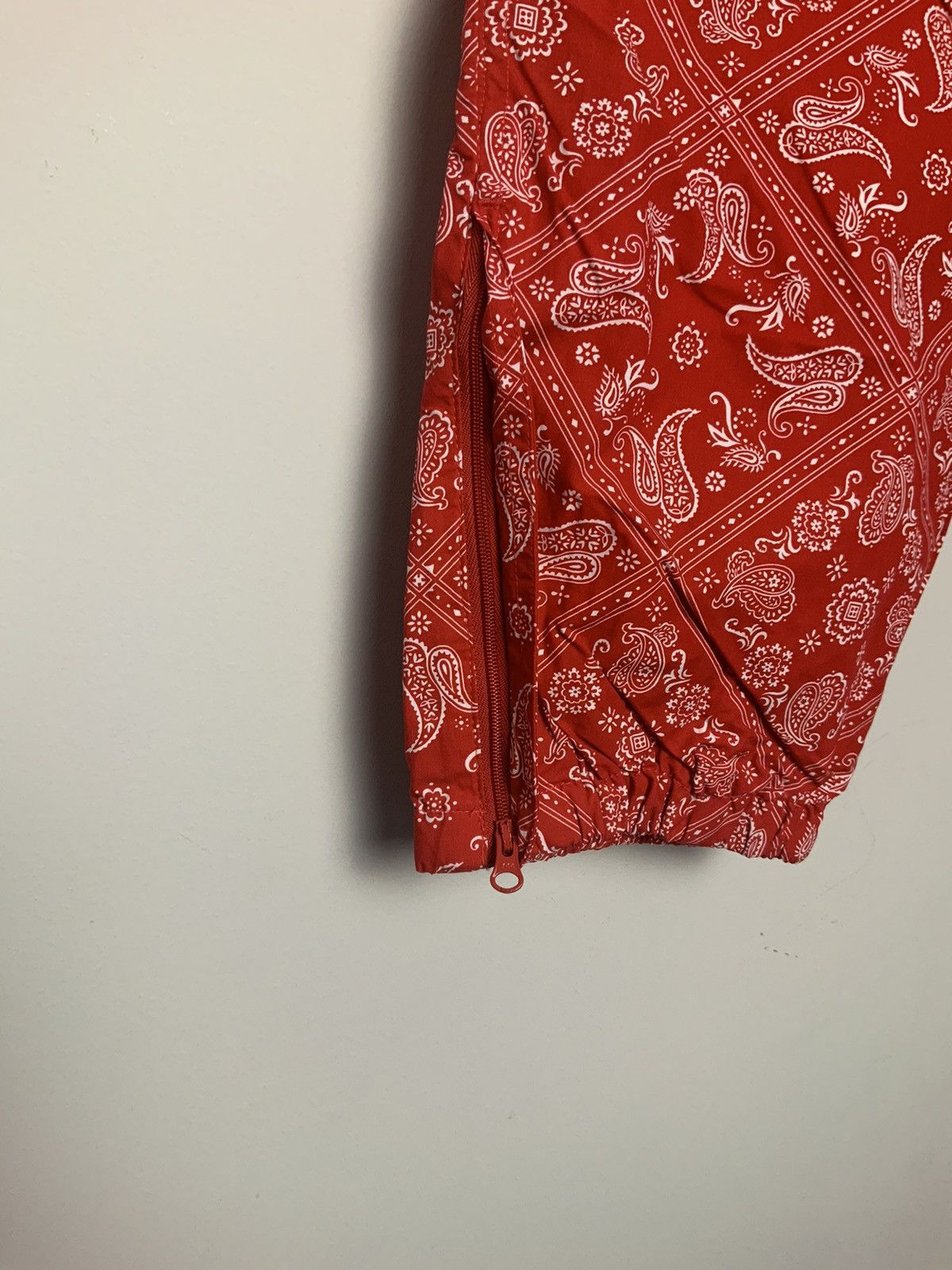 Supreme Supreme Paisley Bandana Track Pants Red Medium Size US 32 / EU 48 - 4 Thumbnail