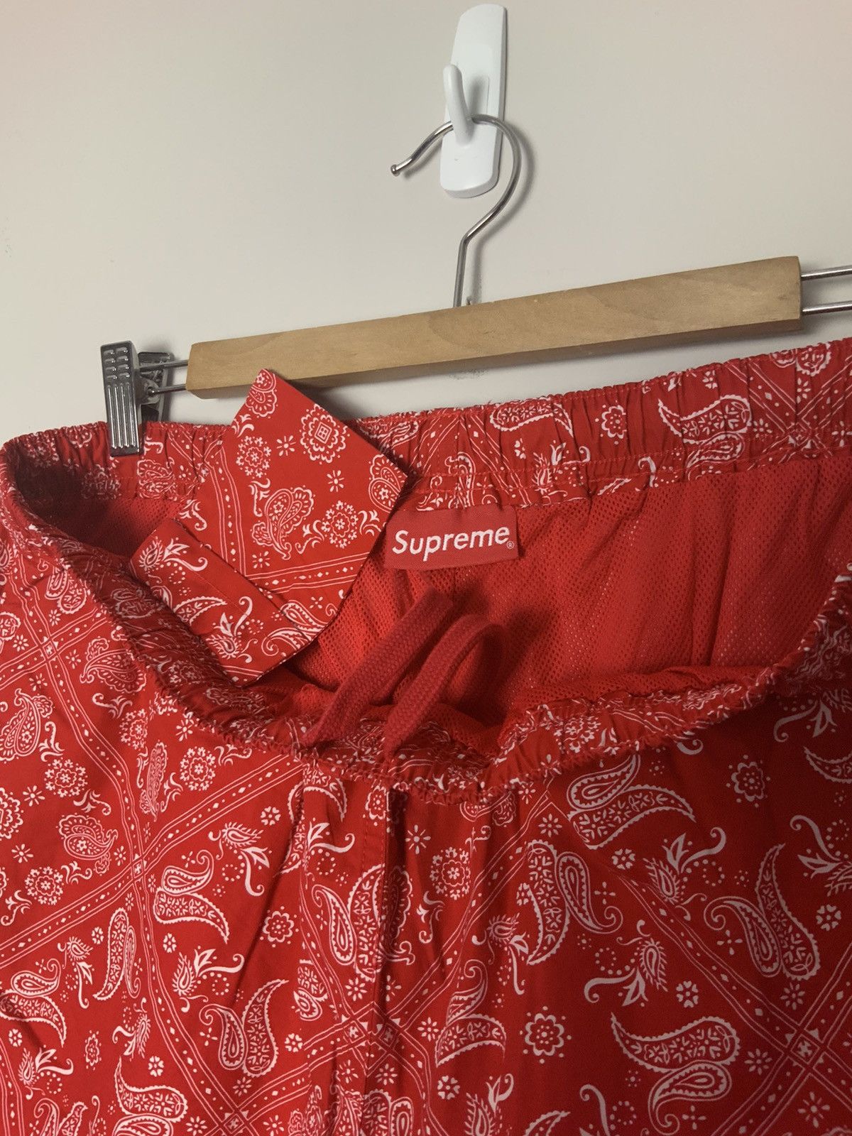 Supreme Supreme Paisley Bandana Track Pants Red Medium Size US 32 / EU 48 - 7 Thumbnail