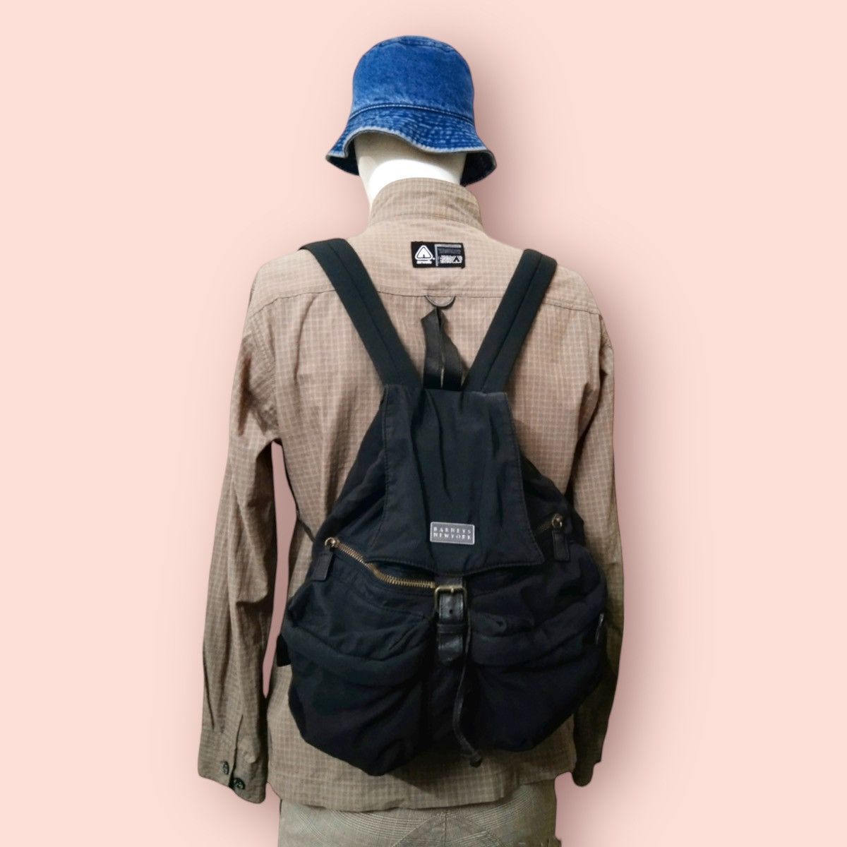 Barneys New York × Designer × Vintage VINTAGE BARNEY'S NEW YORK SMALL BACKPACK Size ONE SIZE - 9 Thumbnail