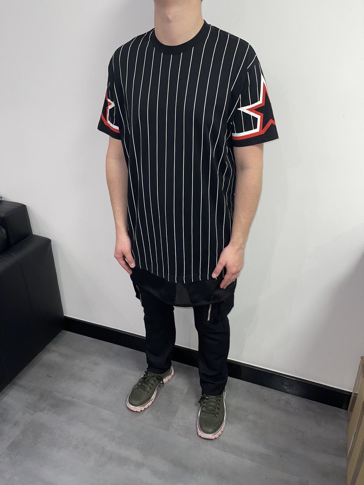 Givenchy Givenchy Tisci Era Star Logo Striped Jersey T-Shirt Size US L / EU 52-54 / 3 - 7 Thumbnail