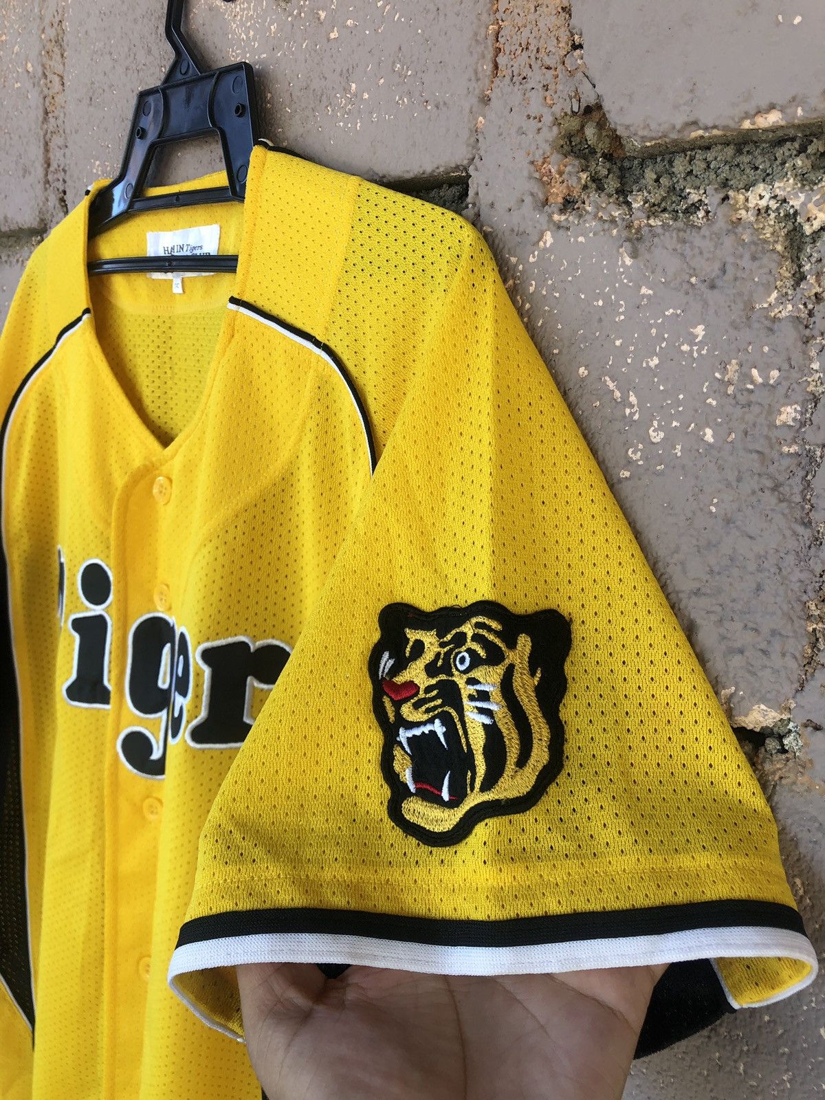 MLB Rare Vintage HANSHIN TIGERS Officials Baseball Jersey Size US XL / EU 56 / 4 - 2 Thumbnail