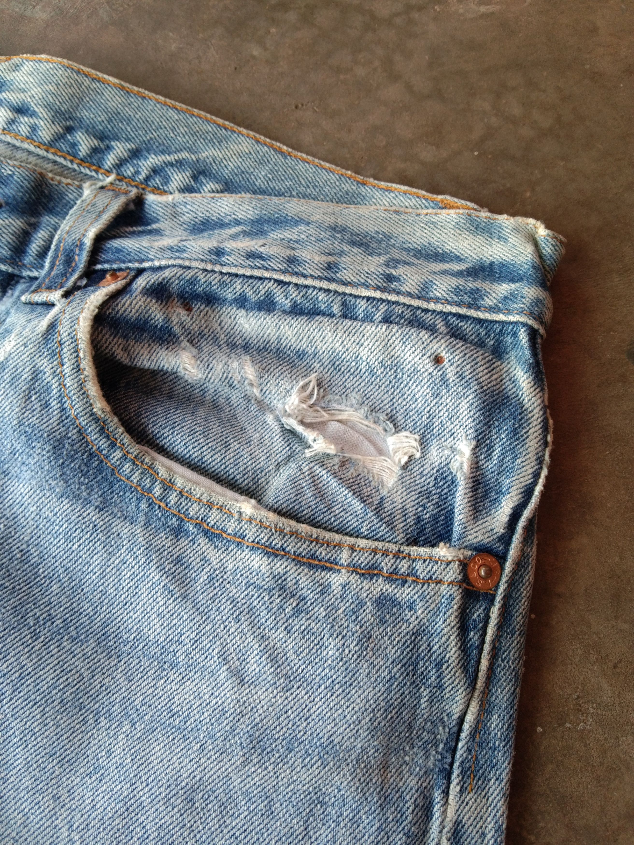 Levi's 80s Vintage Levi's 501 Made In USA Distressed Jeans 33x30 Size US 33 - 7 Thumbnail