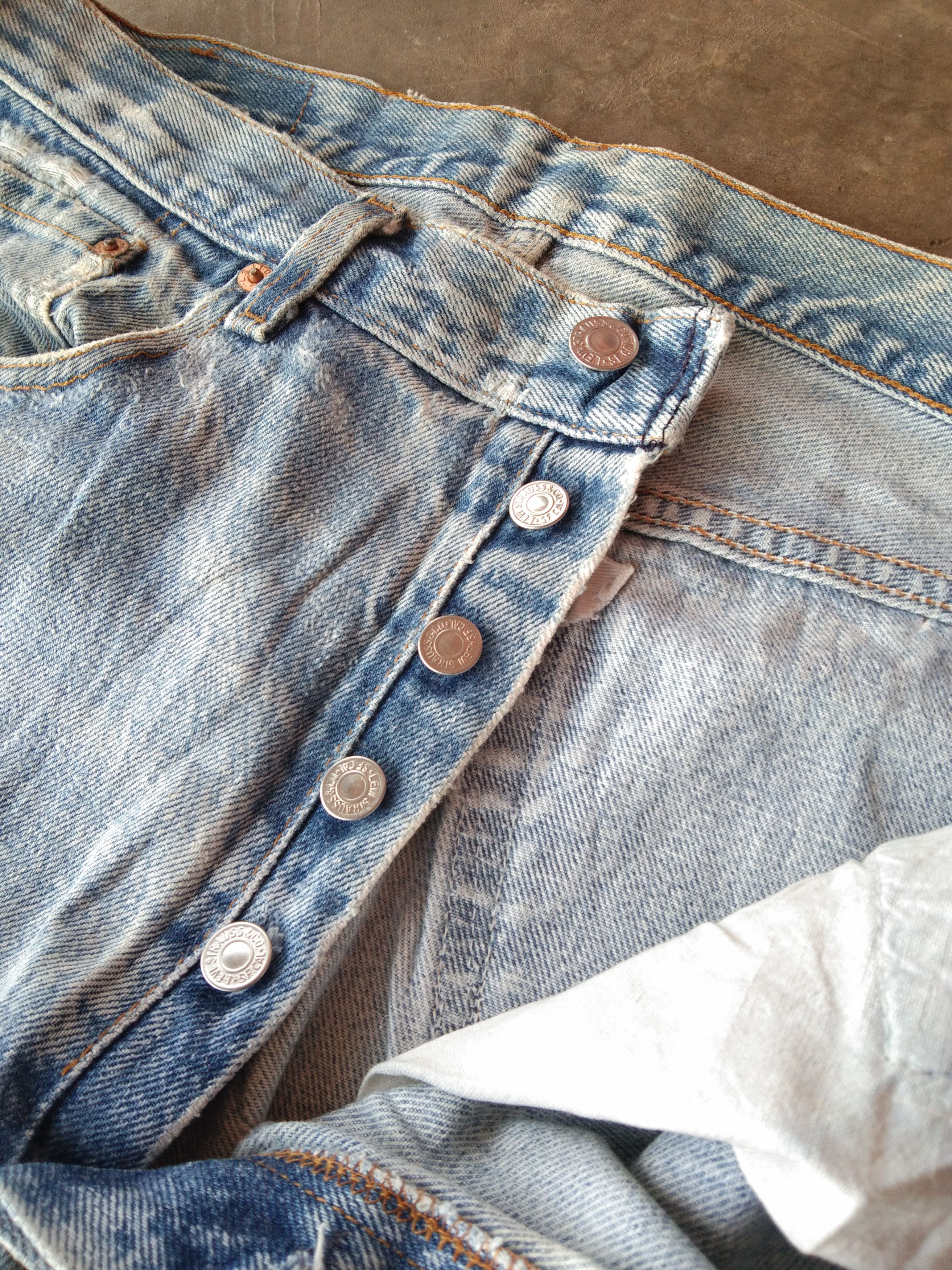 Levi's 80s Vintage Levi's 501 Made In USA Distressed Jeans 33x30 Size US 33 - 10 Thumbnail