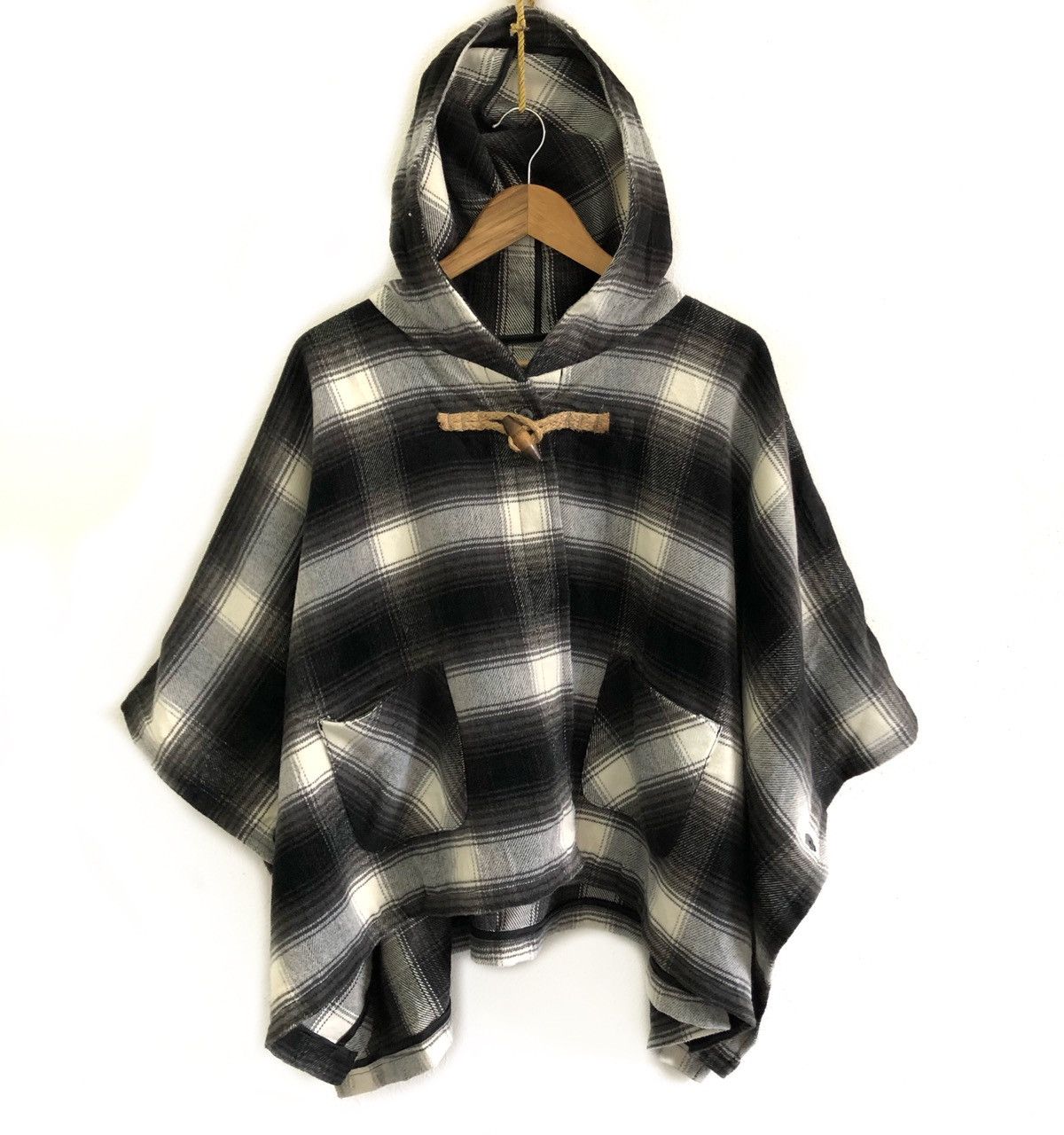Issey Miyake RARE 🇯🇵 LOWRYS FARM CHECKERED WOOL TARTAN PONCHOS Size US L / EU 52-54 / 3 - 2 Thumbnail