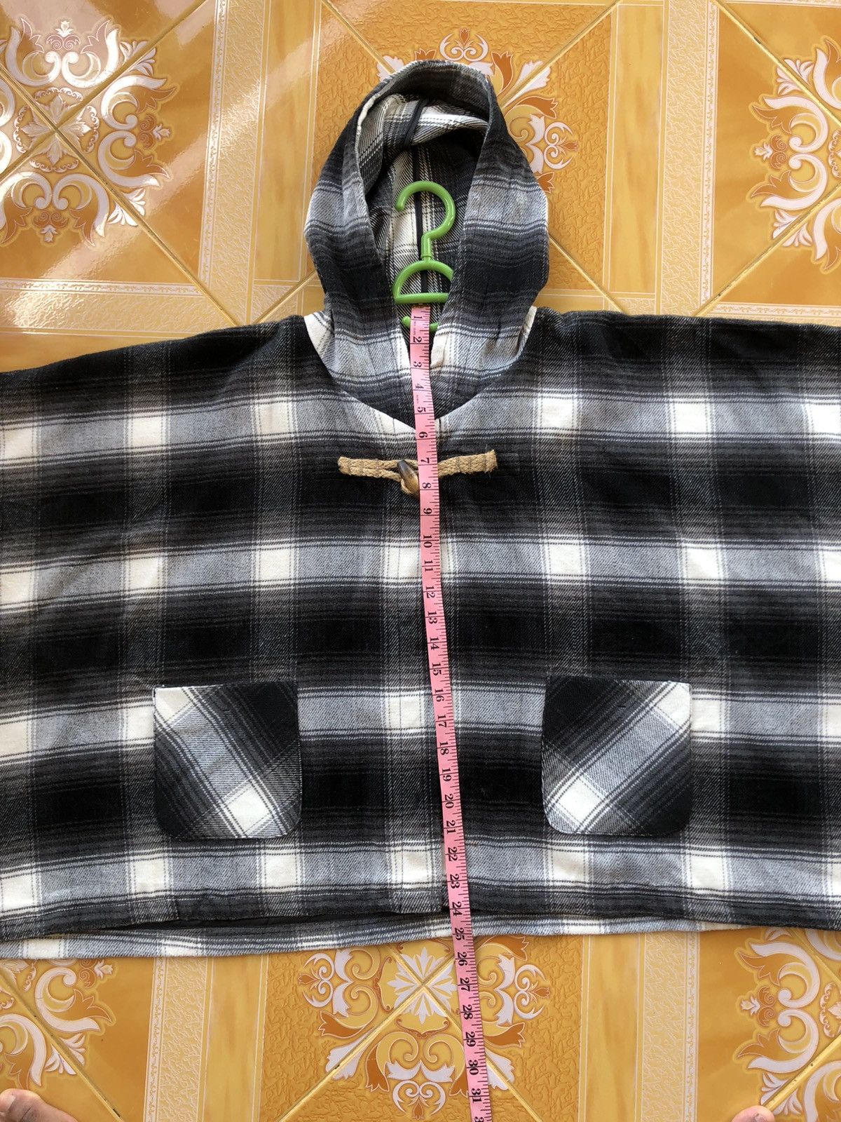 Issey Miyake RARE 🇯🇵 LOWRYS FARM CHECKERED WOOL TARTAN PONCHOS Size US L / EU 52-54 / 3 - 10 Thumbnail
