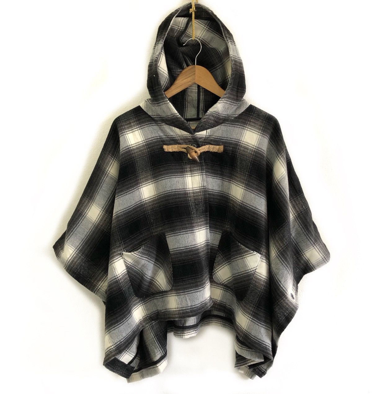 Issey Miyake RARE 🇯🇵 LOWRYS FARM CHECKERED WOOL TARTAN PONCHOS Size US L / EU 52-54 / 3 - 1 Thumbnail