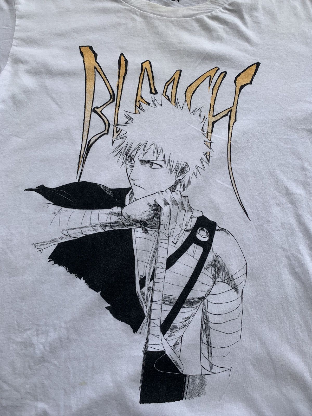 Anime × Japanese Brand × Uniqlo Vintage Anime Bleach Ichigo Kurasaki Tshirt Size US M / EU 48-50 / 2 - 2 Thumbnail