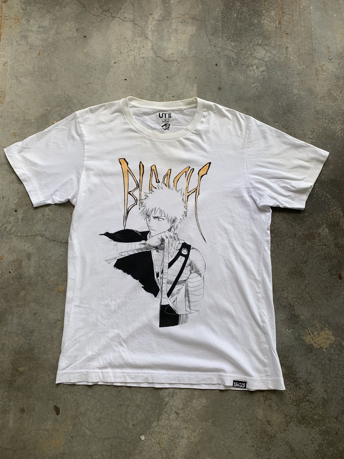Anime × Japanese Brand × Uniqlo Vintage Anime Bleach Ichigo Kurasaki Tshirt Size US M / EU 48-50 / 2 - 1 Thumbnail