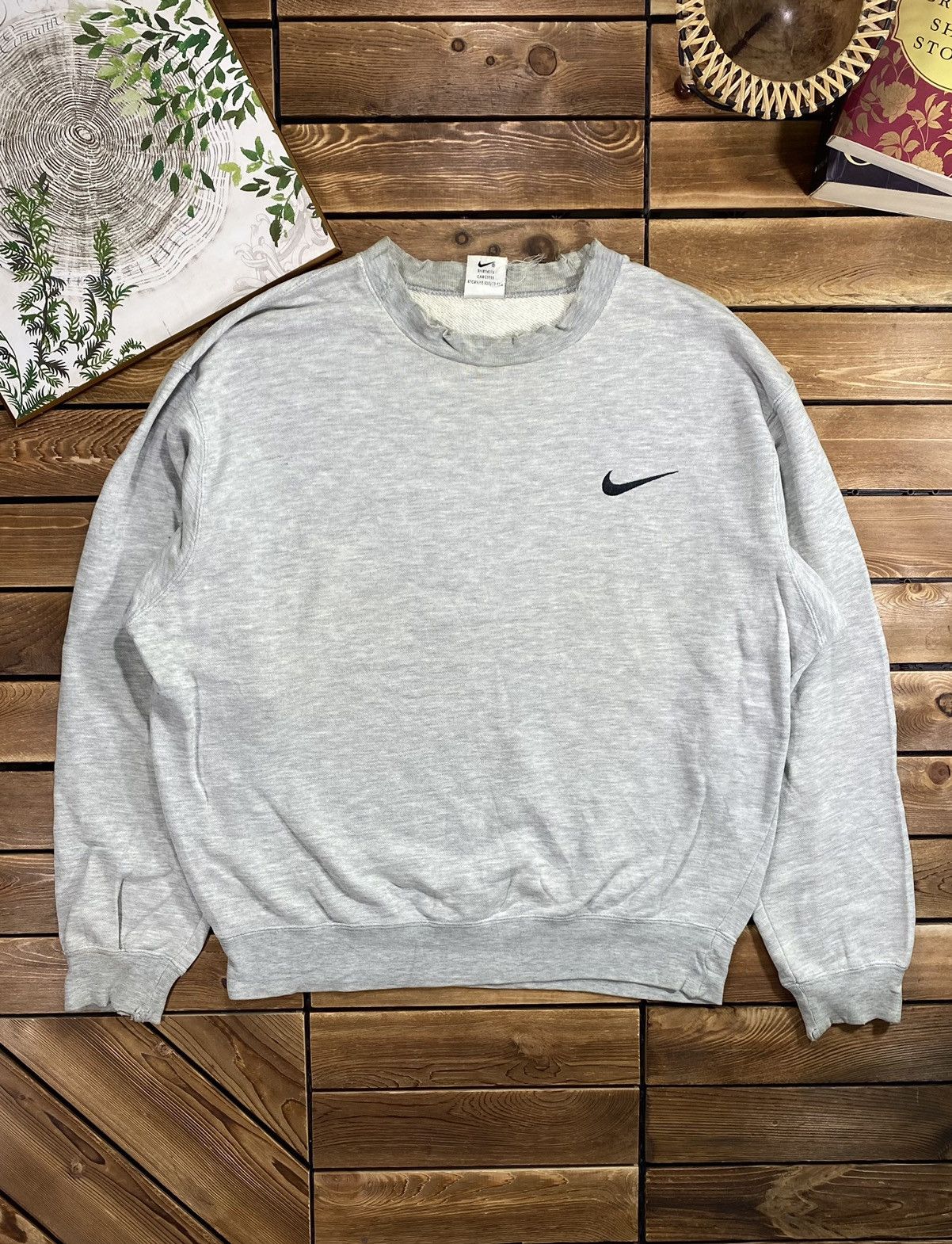 Nike × Vintage Vintage Nike Distressed Neck Small Logo Sweatshirt size M Size US M / EU 48-50 / 2 - 2 Thumbnail