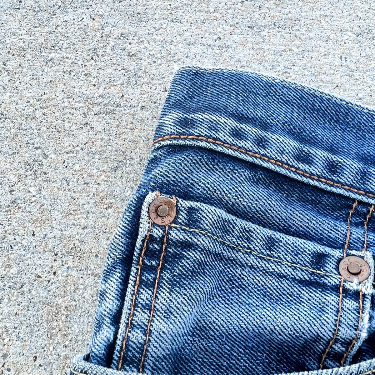 Levi's × Levi's Vintage Clothing × Vintage Distressed Levi’s 508 Denim Jeans 33 x 30 Medium Wash Size US 33 - 7 Thumbnail